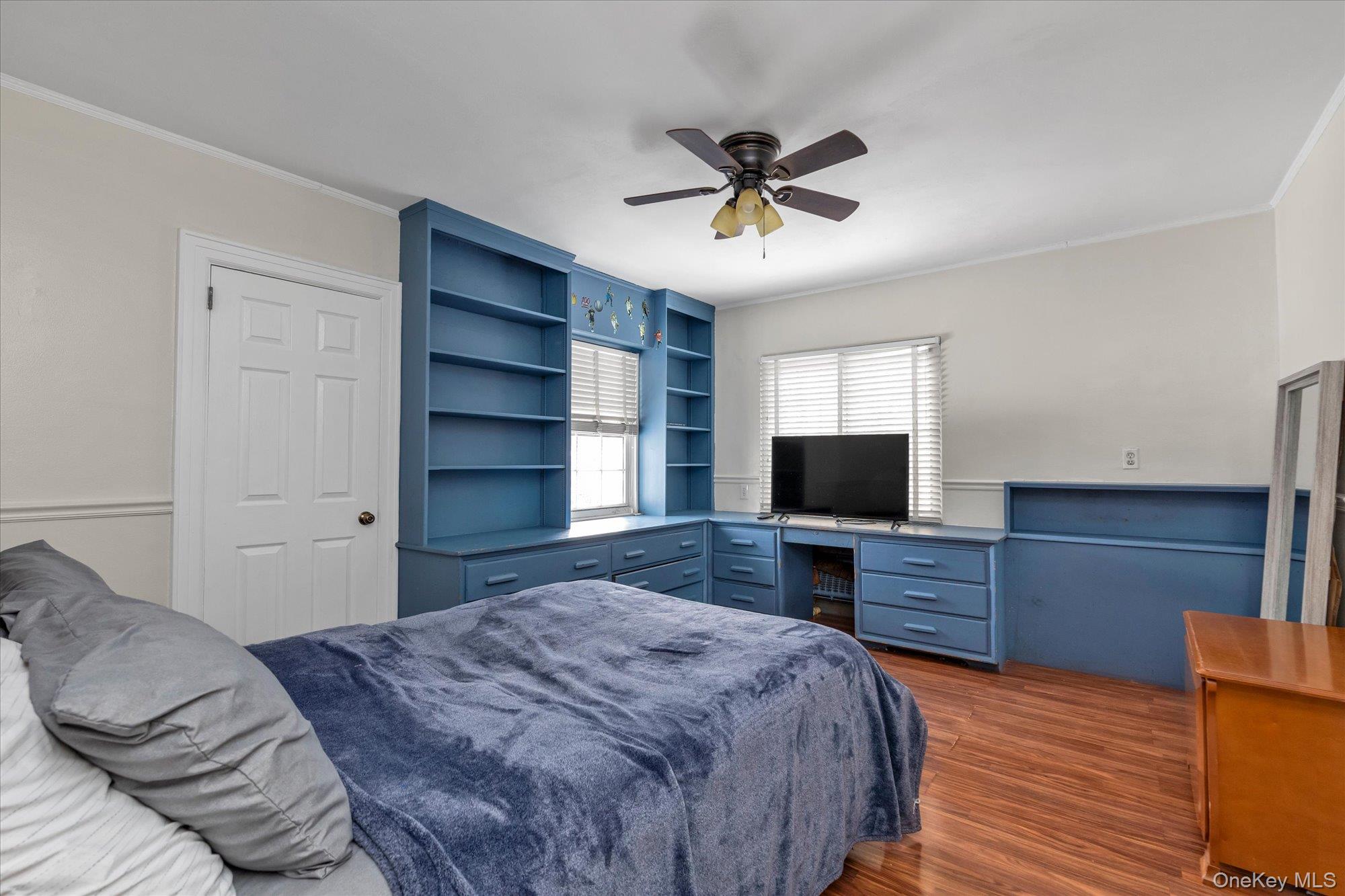 24 Yale Avenue, Hewlett, NY 11557