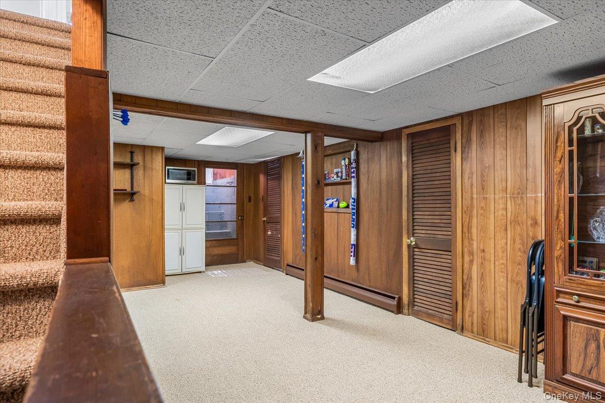 690 N Hamilton Avenue, Lindenhurst, NY 11757