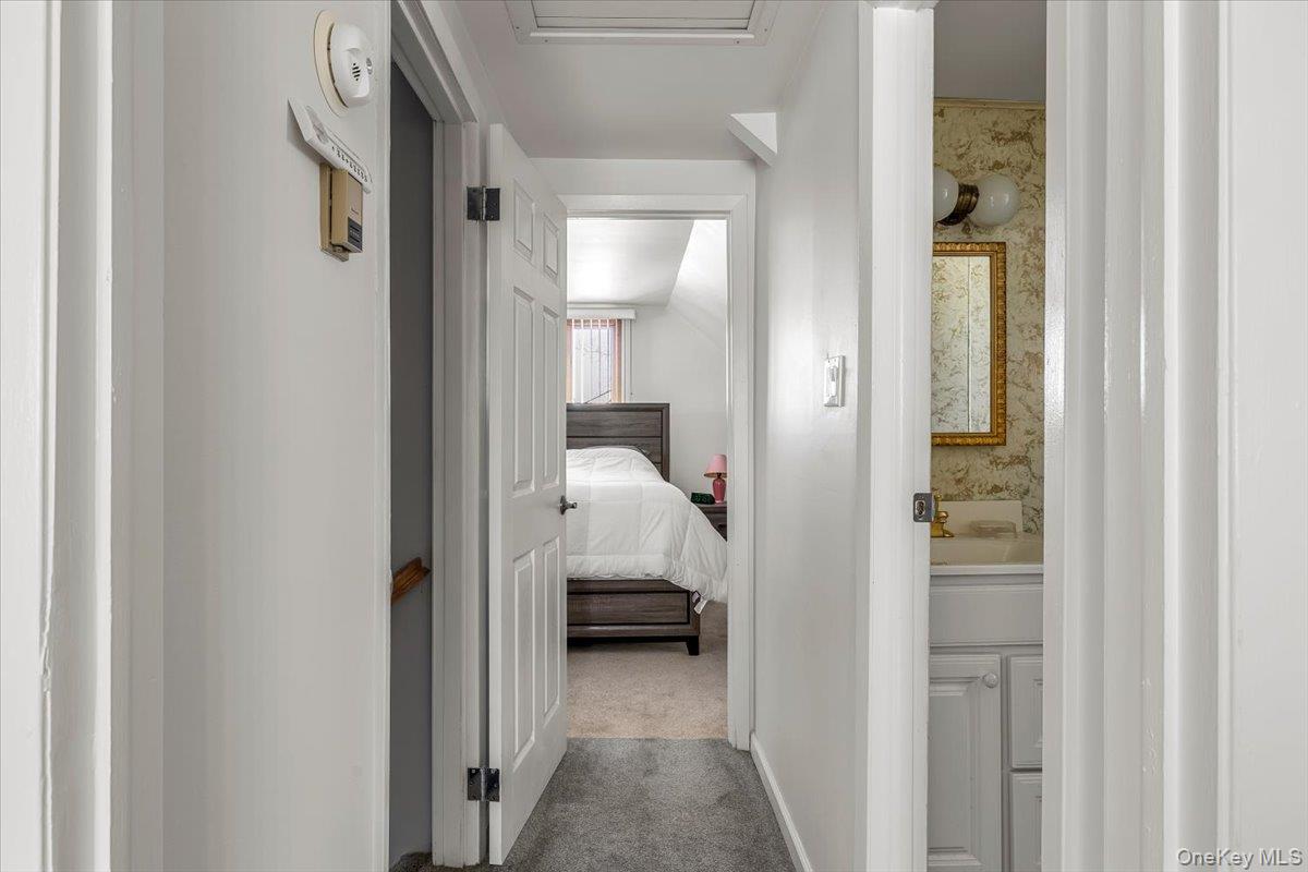 690 N Hamilton Avenue, Lindenhurst, NY 11757