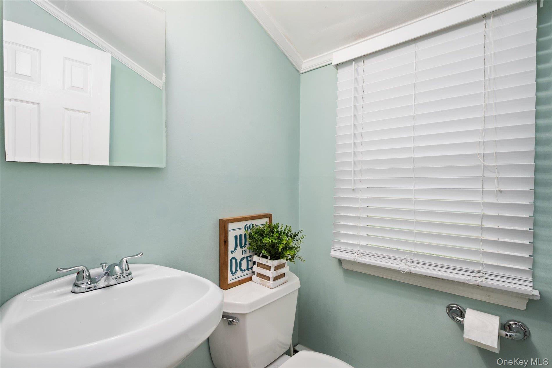 38 Arista Drive, Dix Hills, NY 11746