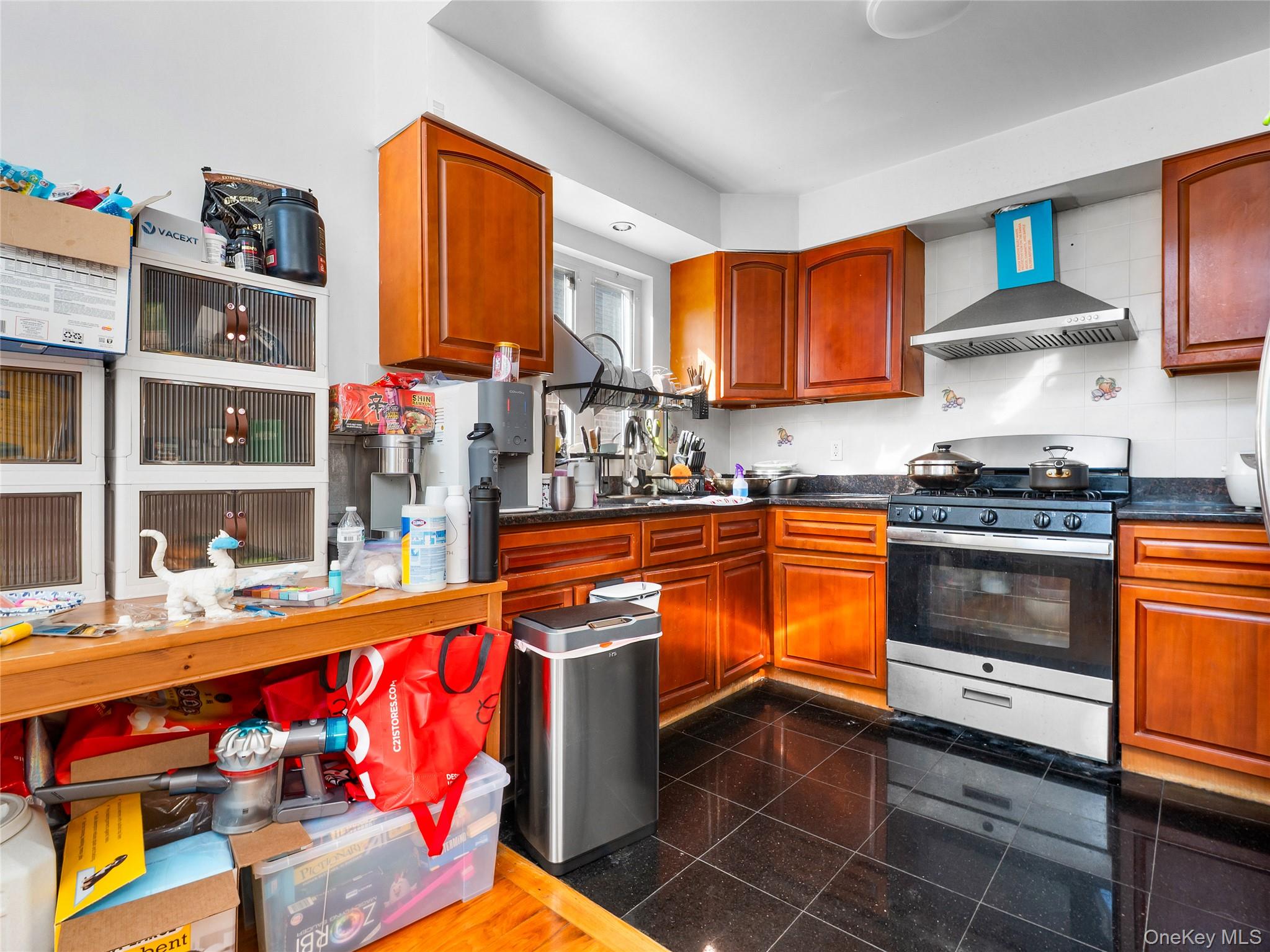 24571 61st Avenue, Little Neck, NY 11362