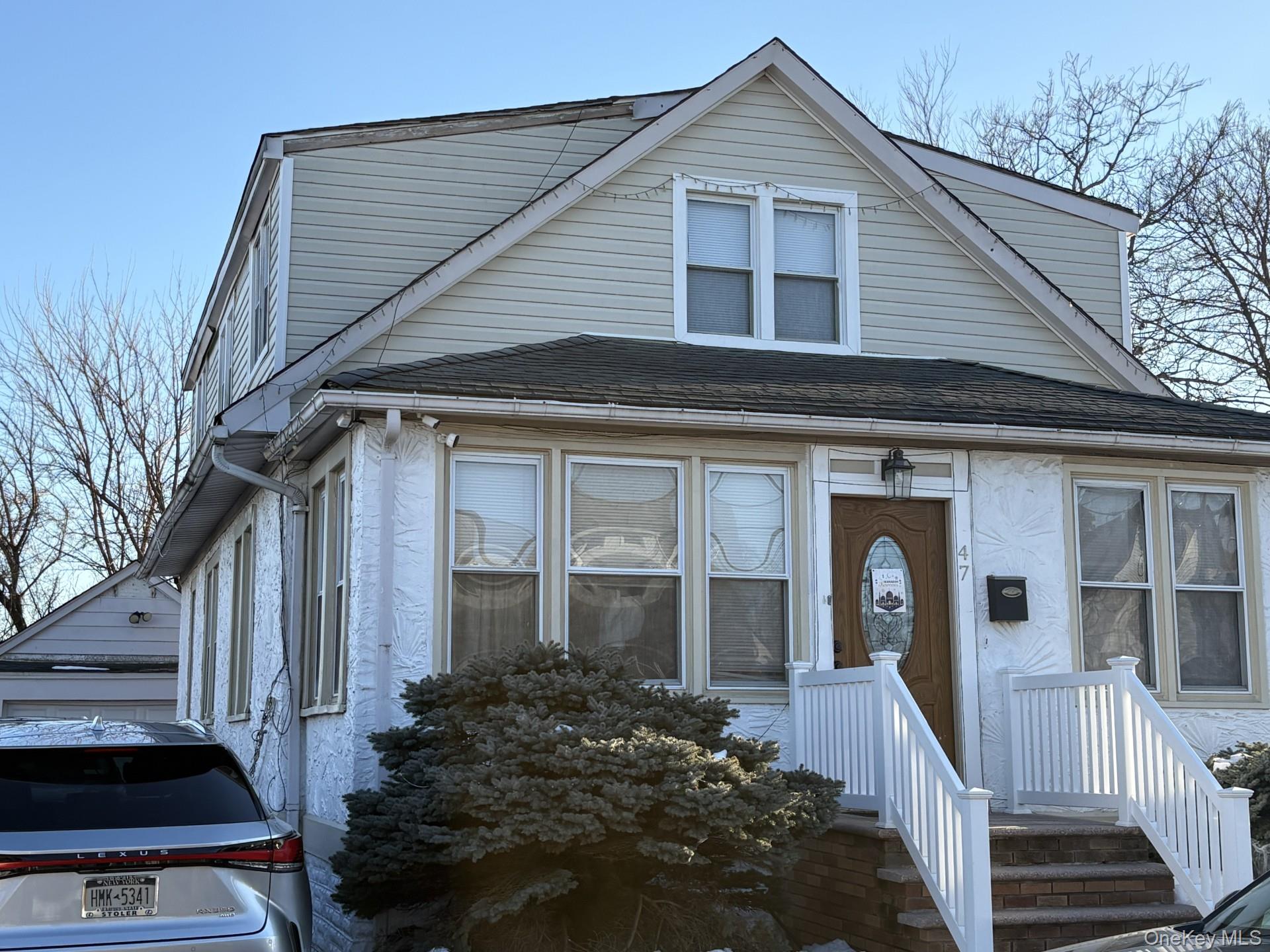 47 Murray Hill Street, Elmont, NY 11003