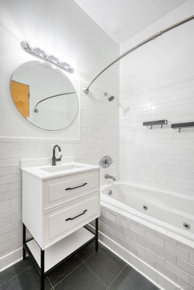 689 MYRTLE Avenue # 4F, Brooklyn, NY 11205