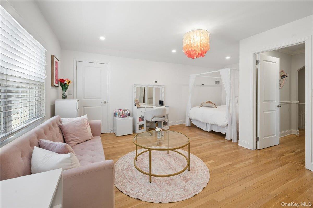 31 Priory Lane, Pelham, NY 10803