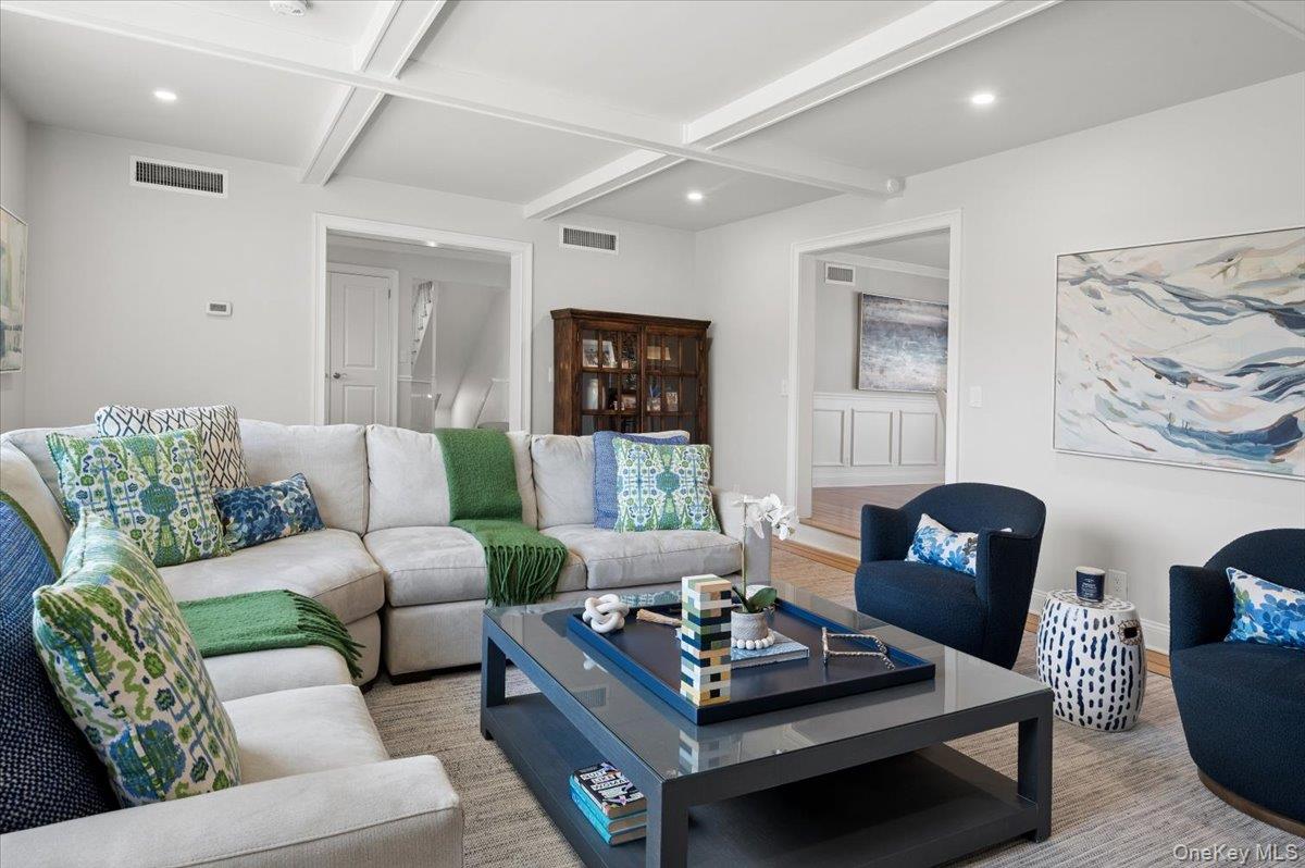 31 Priory Lane, Pelham, NY 10803