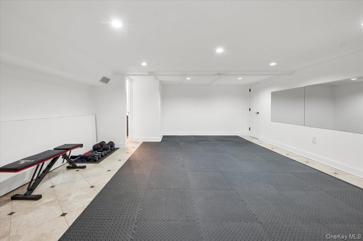 31 Priory Lane, Pelham, NY 10803