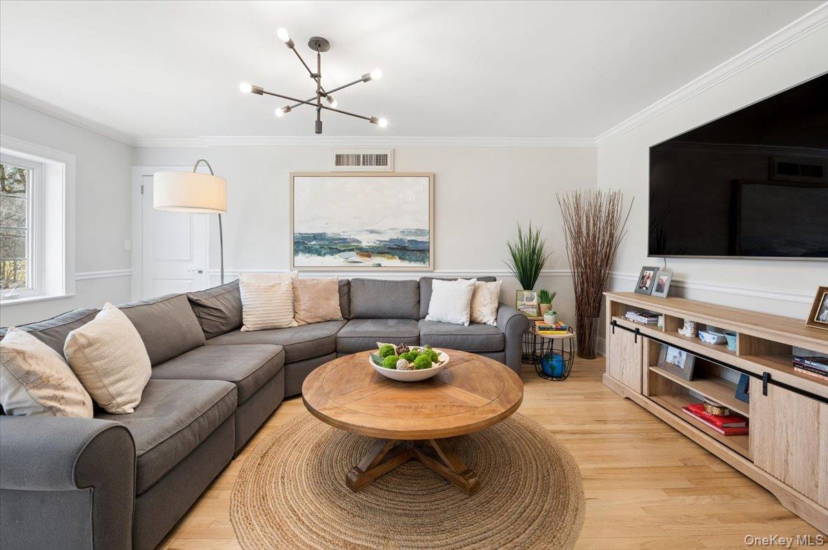 31 Priory Lane, Pelham, NY 10803