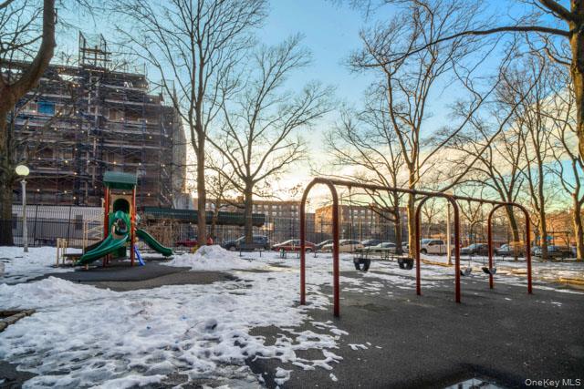 33-44 Junction Blvd # 5V, Jackson Heights, NY 11372