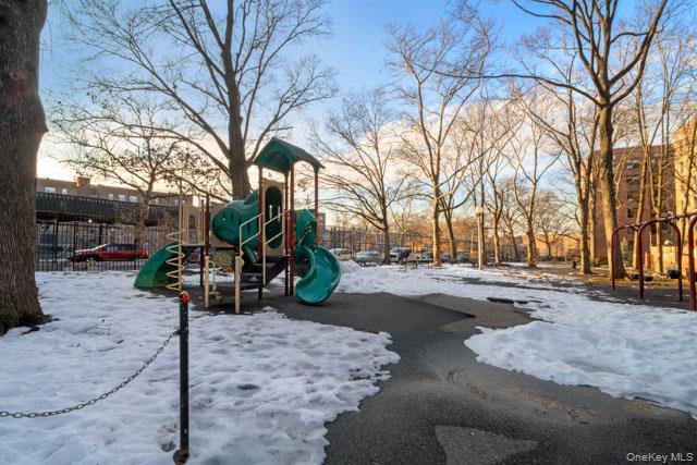 33-44 Junction Blvd # 5V, Jackson Heights, NY 11372