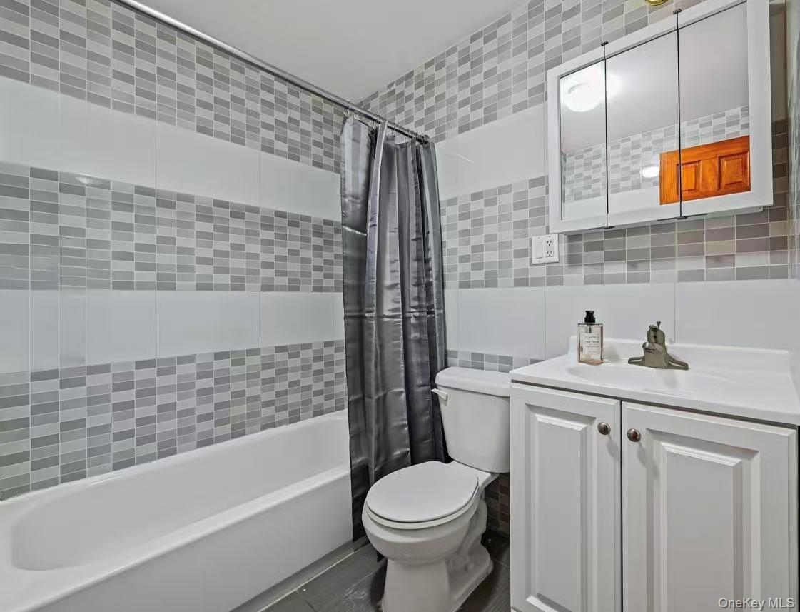 8409 Queens Boulevard # 4B, Elmhurst, NY 11373