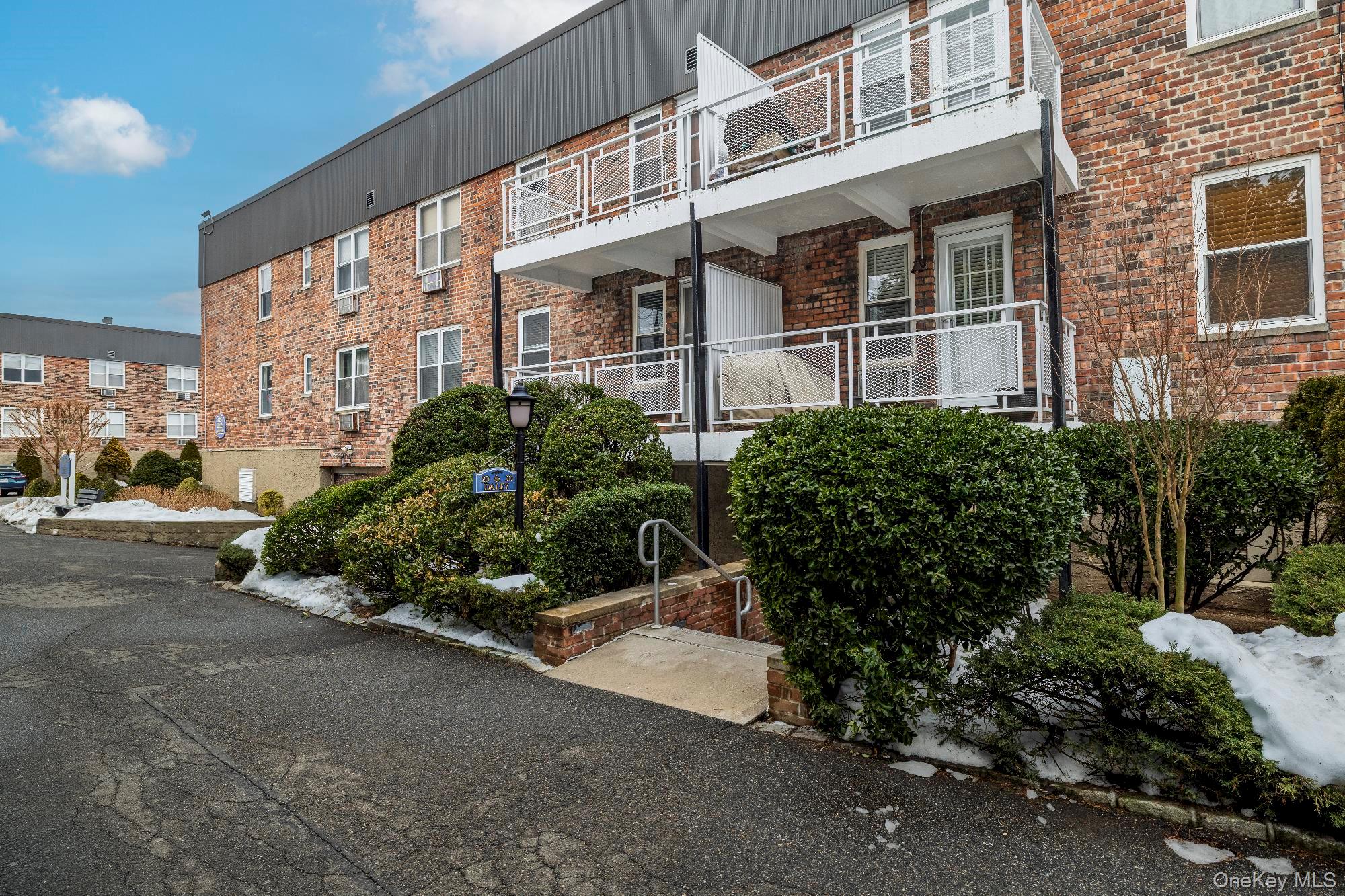 30 Daley Place # 136, Lynbrook, NY 11563