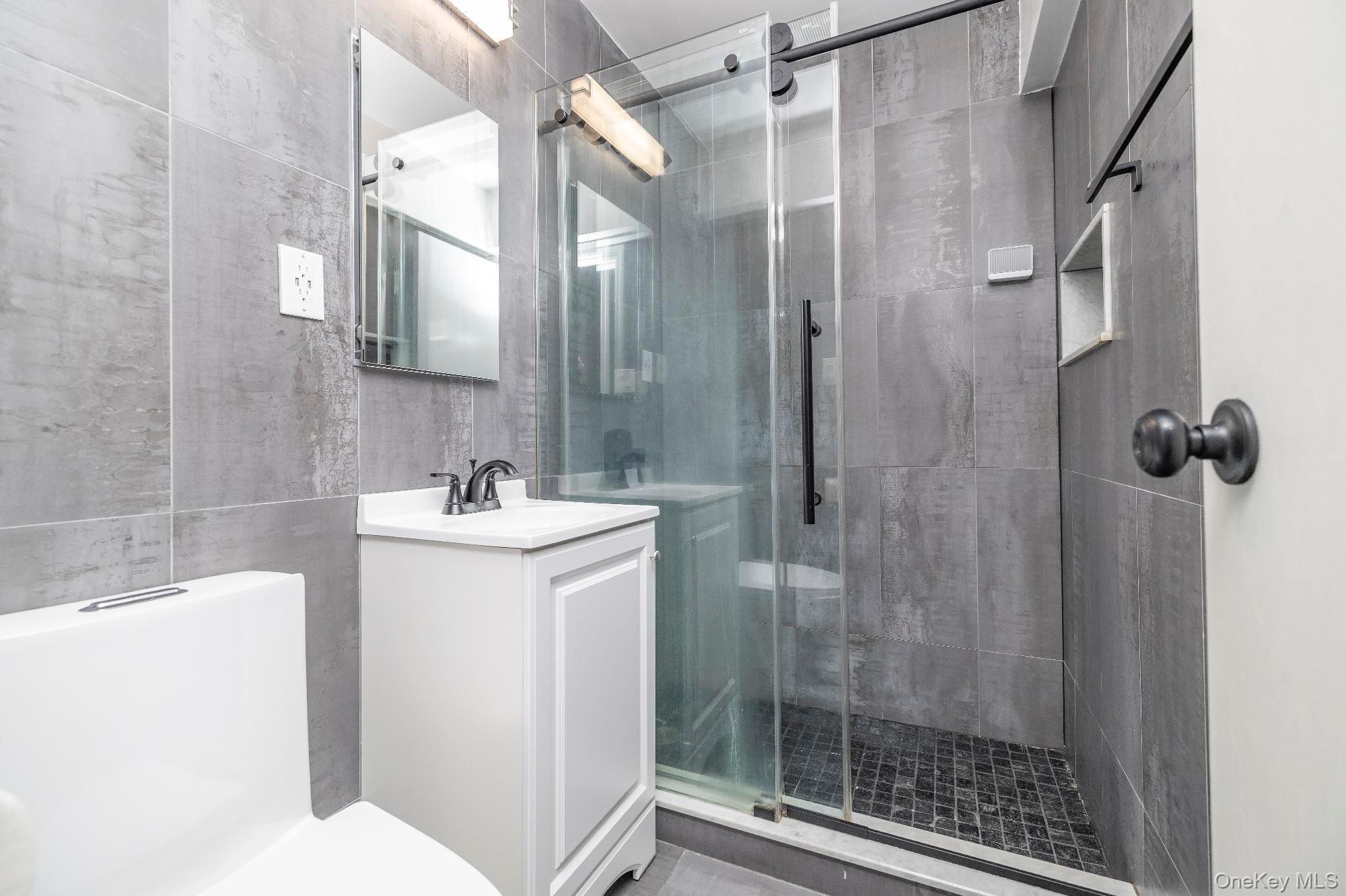 30 Daley Place # 136, Lynbrook, NY 11563