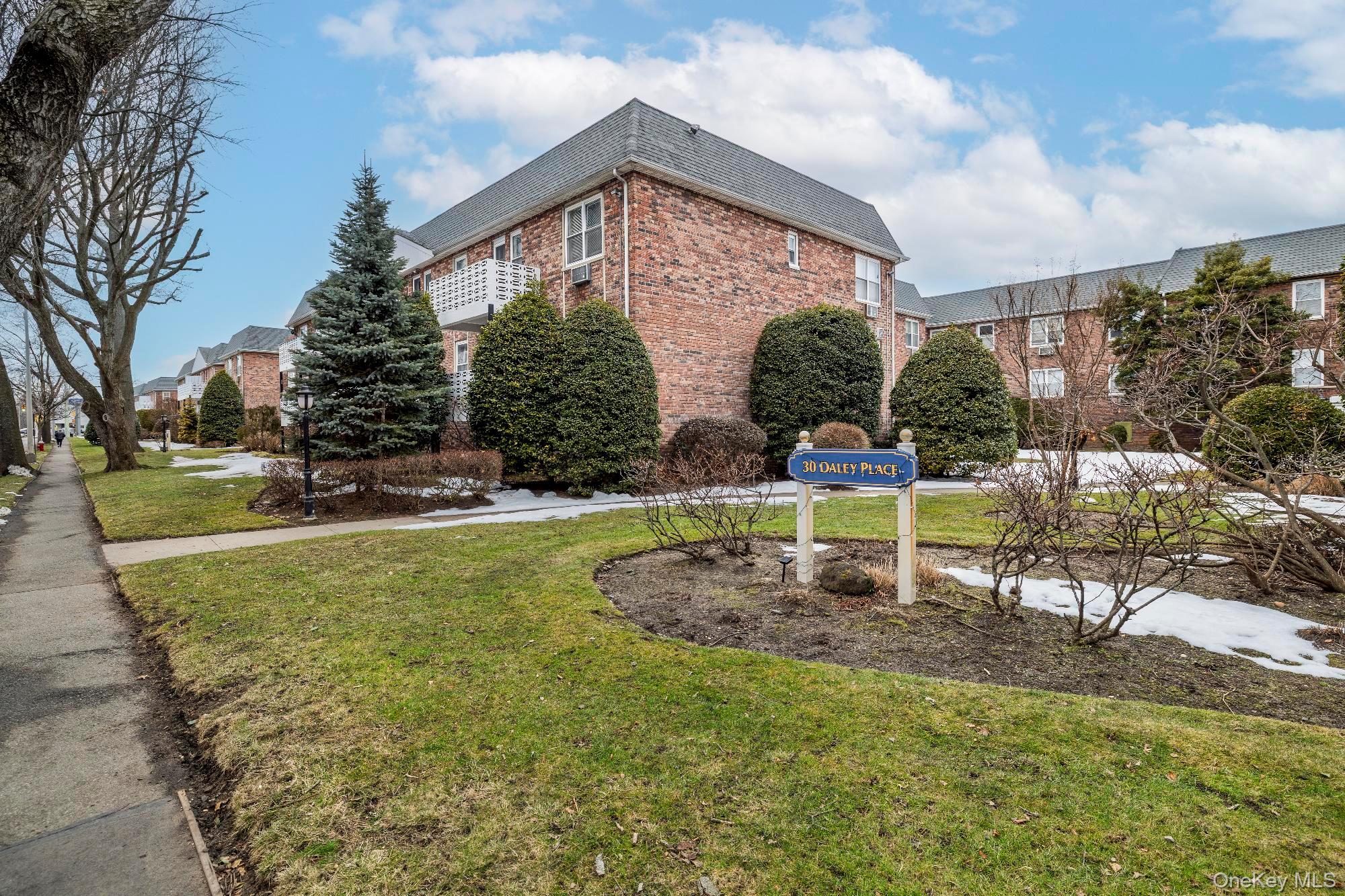 30 Daley Place # 136, Lynbrook, NY 11563