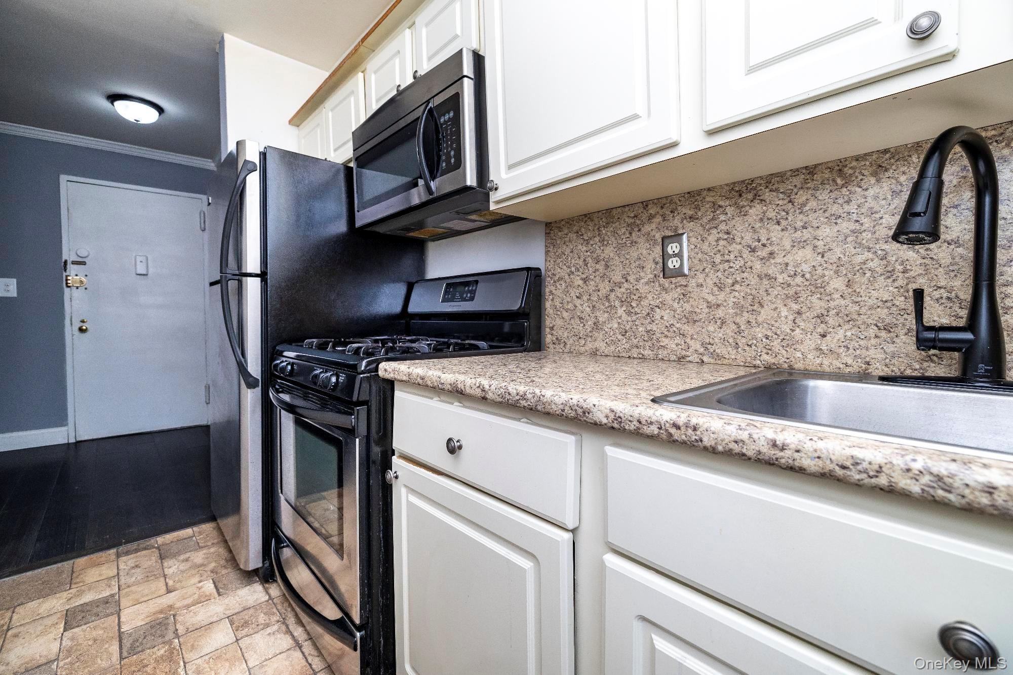 30 Daley Place # 136, Lynbrook, NY 11563