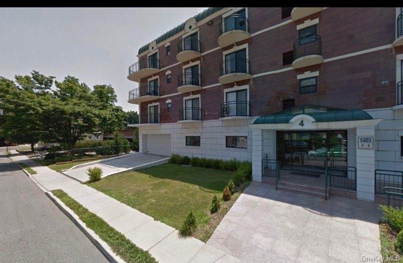 4 Chelsea Place # 3D, Great Neck, NY 11021