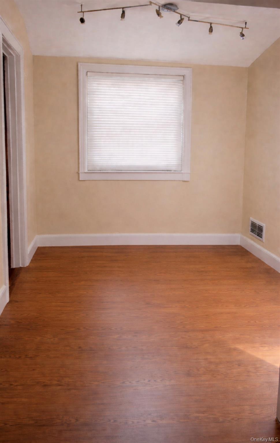 Lindenhurst, NY 11757