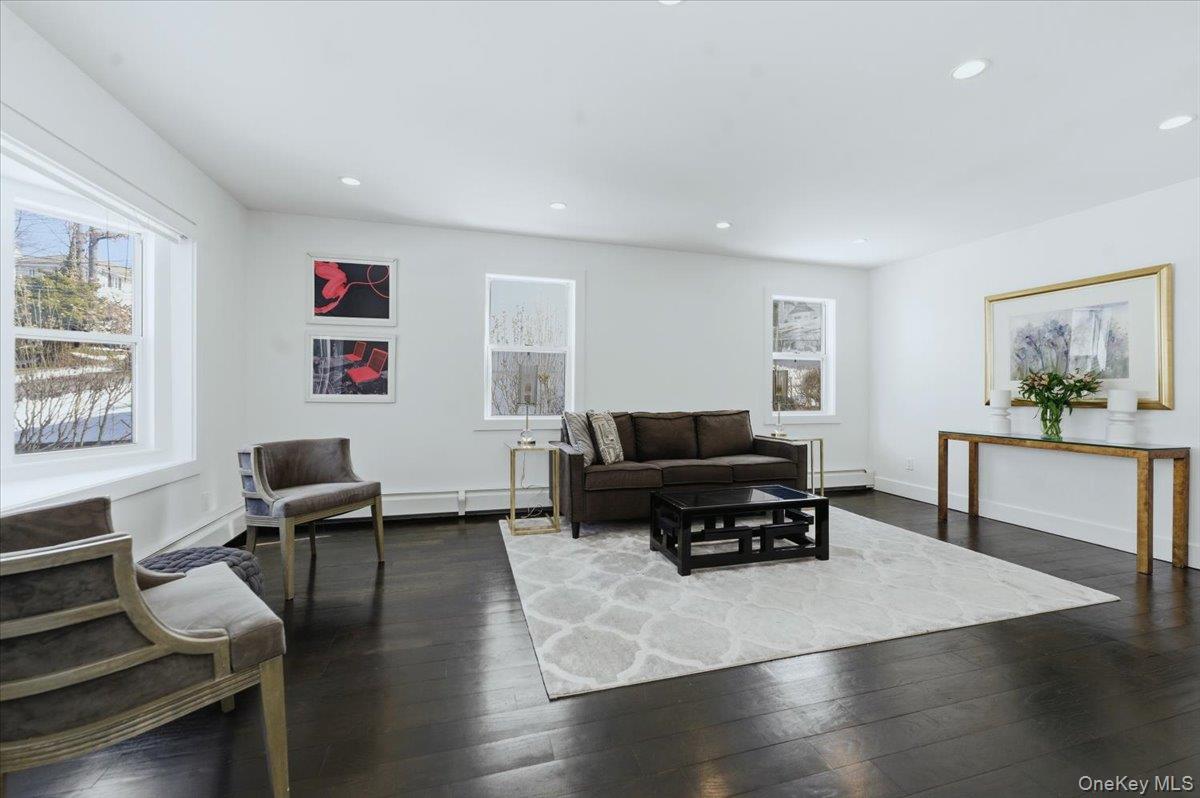 4 Lawrence Place, Pelham, NY 10803