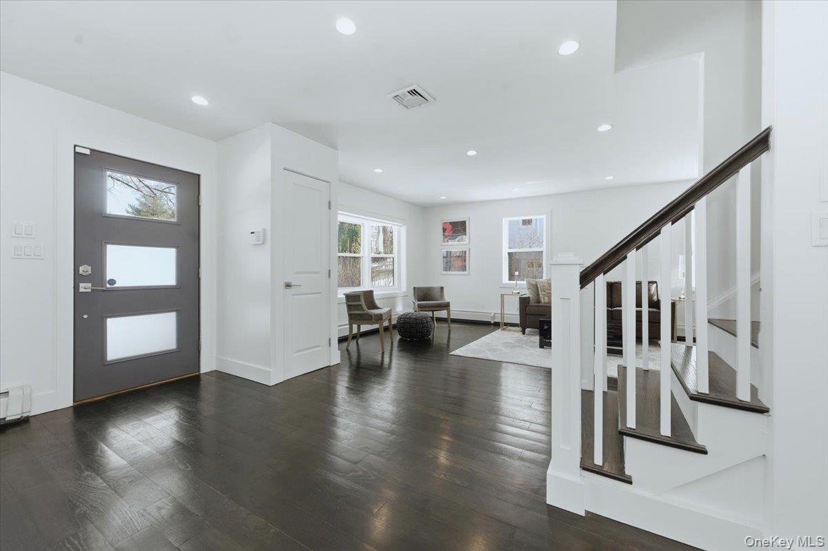 4 Lawrence Place, Pelham, NY 10803