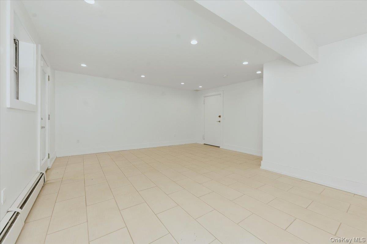 4 Lawrence Place, Pelham, NY 10803