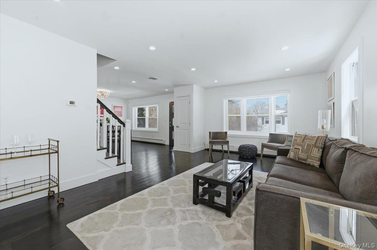 4 Lawrence Place, Pelham, NY 10803