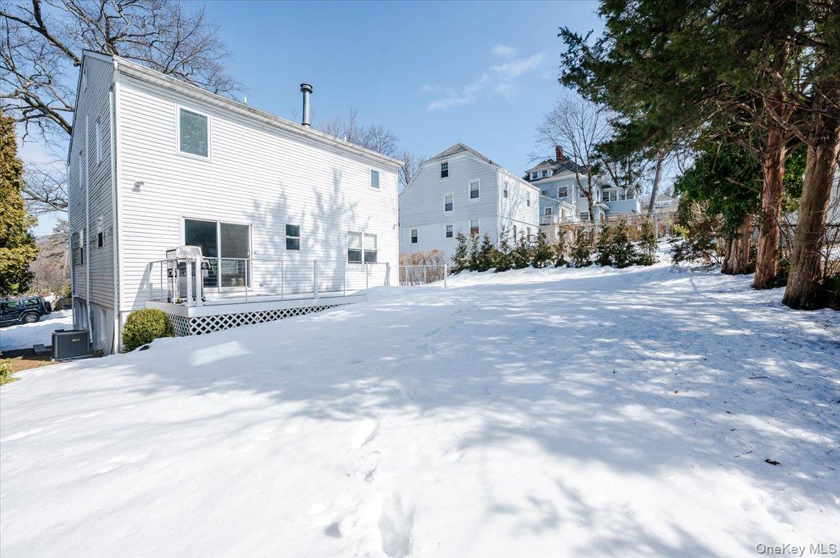 4 Lawrence Place, Pelham, NY 10803