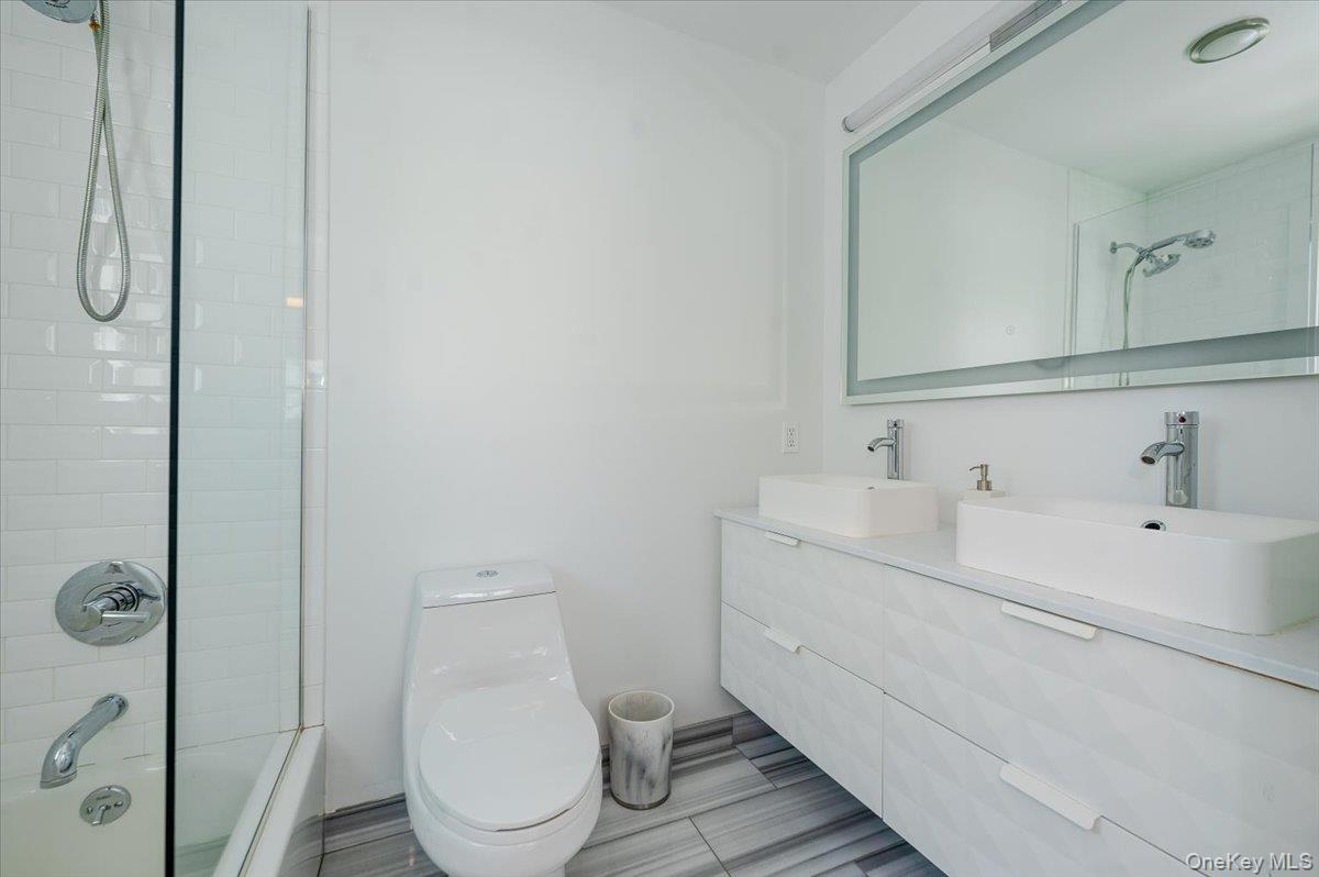 4 Lawrence Place, Pelham, NY 10803