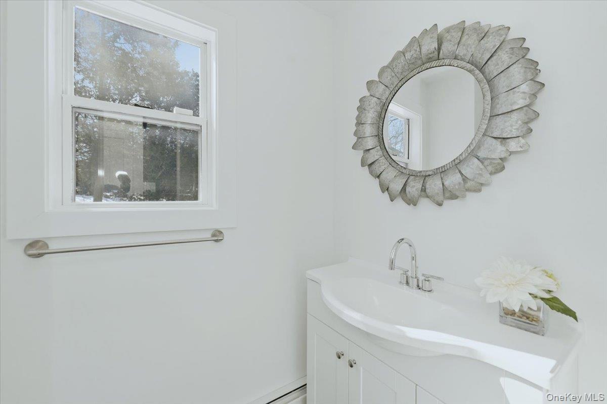 4 Lawrence Place, Pelham, NY 10803