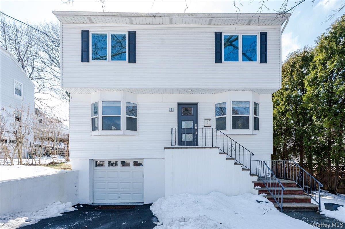 4 Lawrence Place, Pelham, NY 10803