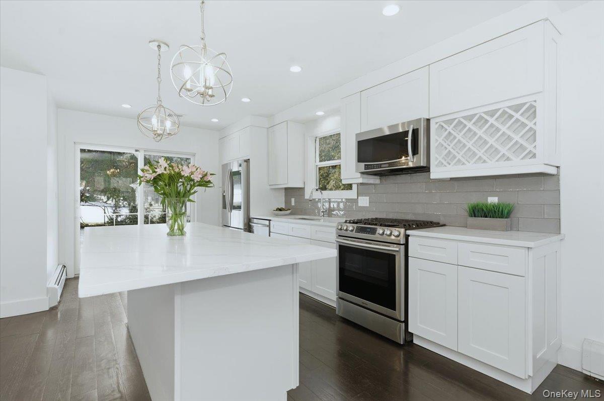 4 Lawrence Place, Pelham, NY 10803