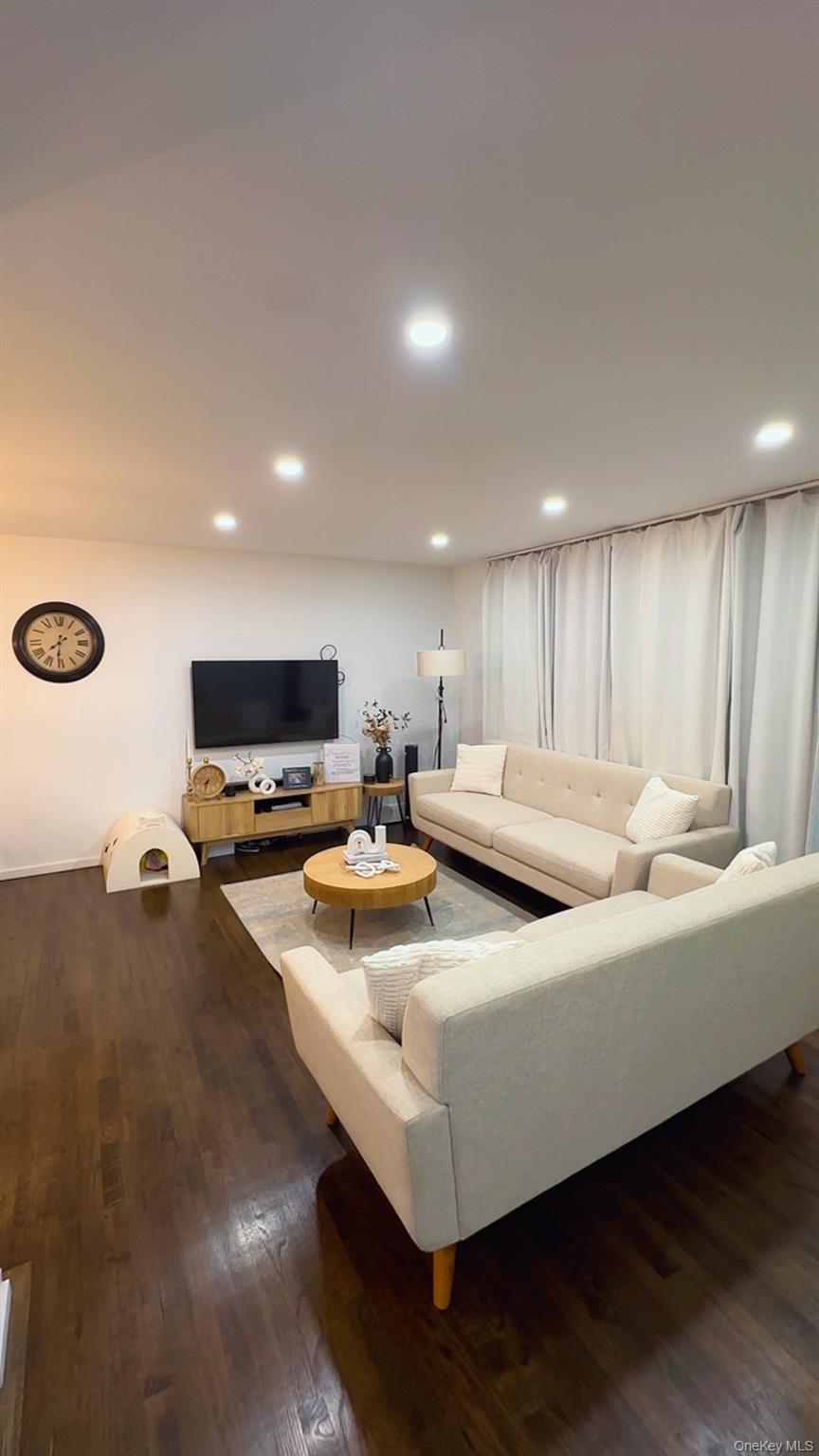 160 Pacific Street, Copiague, NY 11726