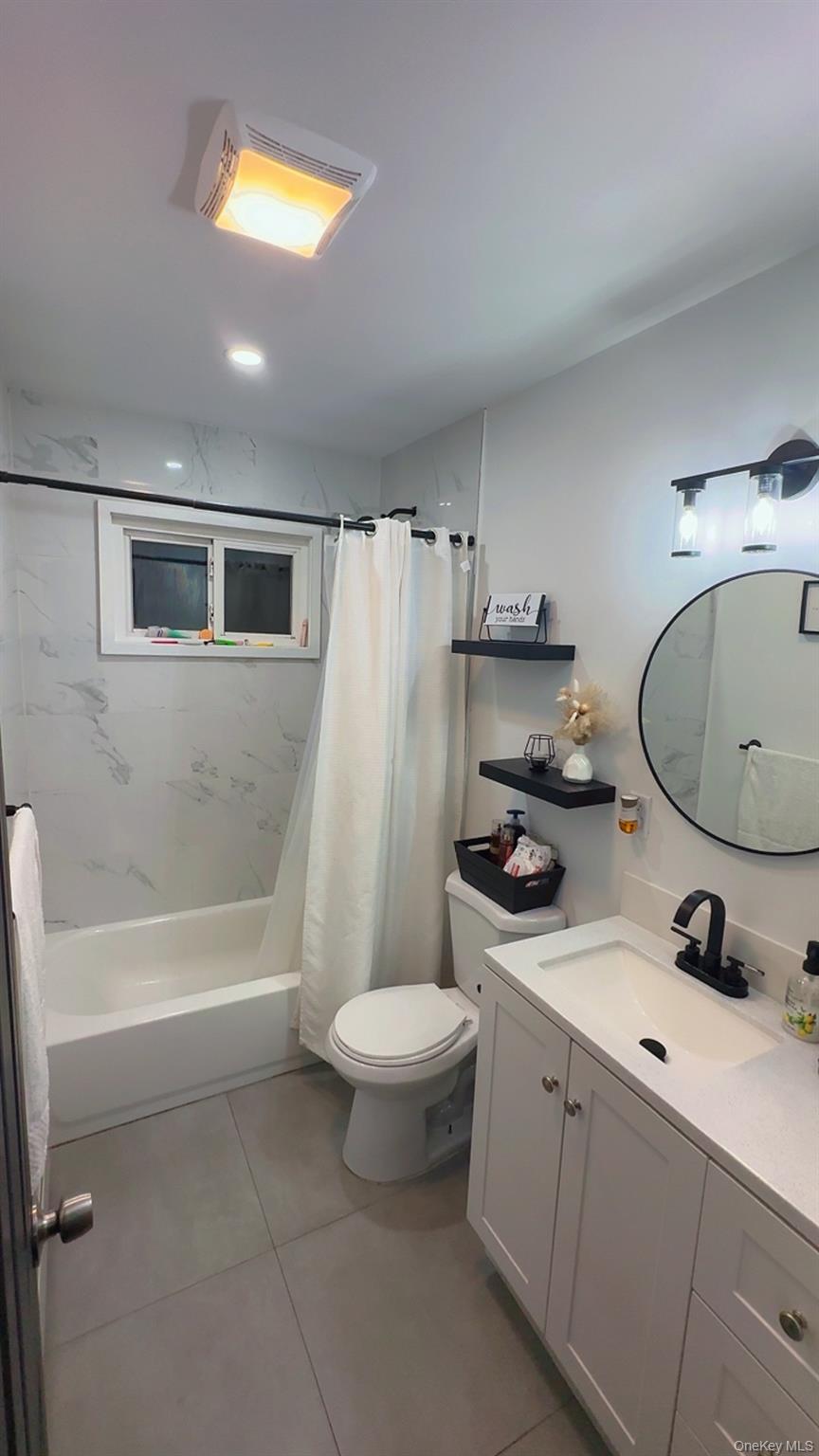 160 Pacific Street, Copiague, NY 11726