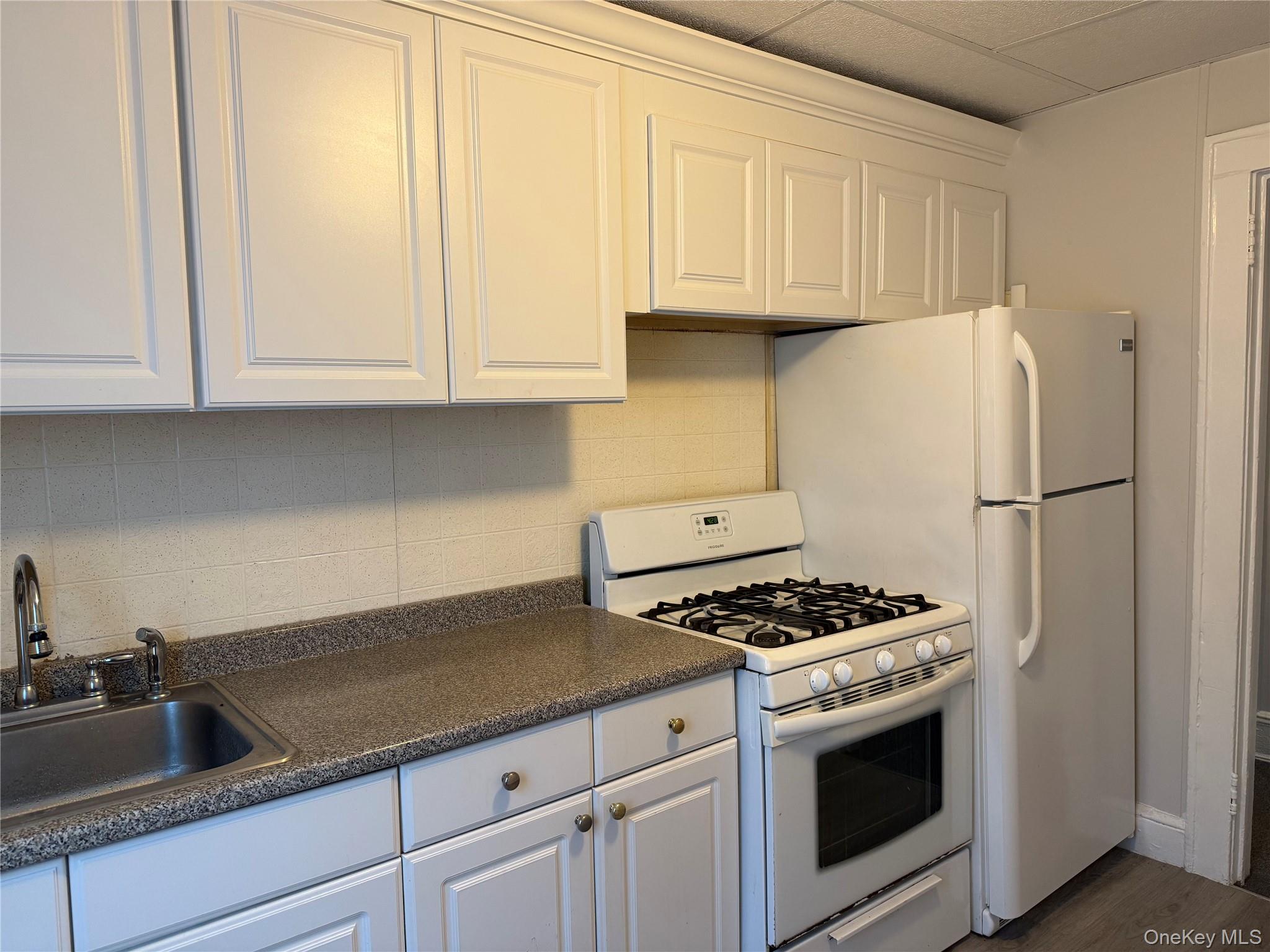 50 The Crescent # D4, Babylon, NY 11702