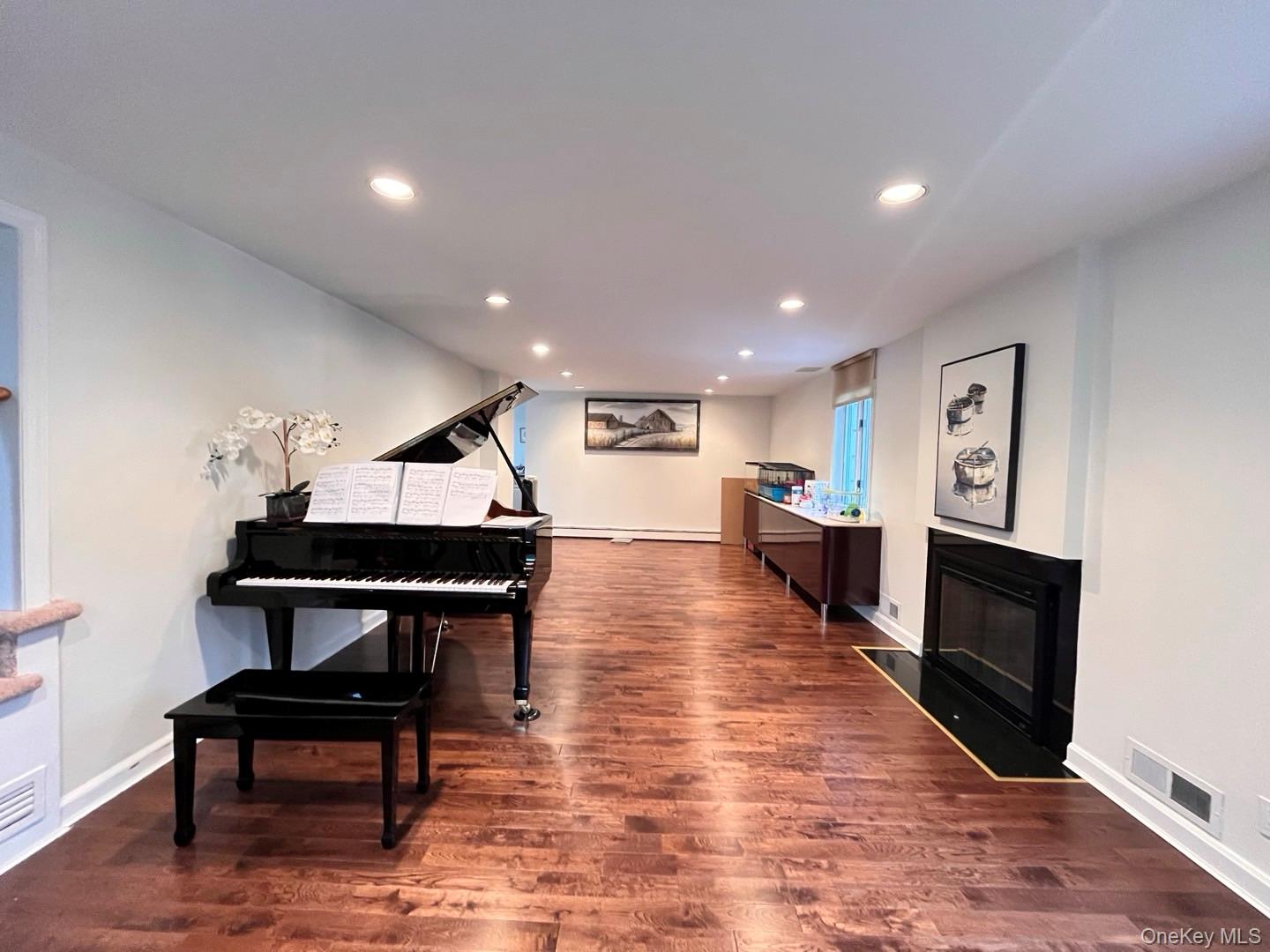 26 Polo Field Lane, Lake Success, NY 11020