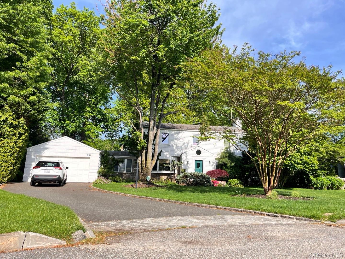 26 Polo Field Lane, Lake Success, NY 11020