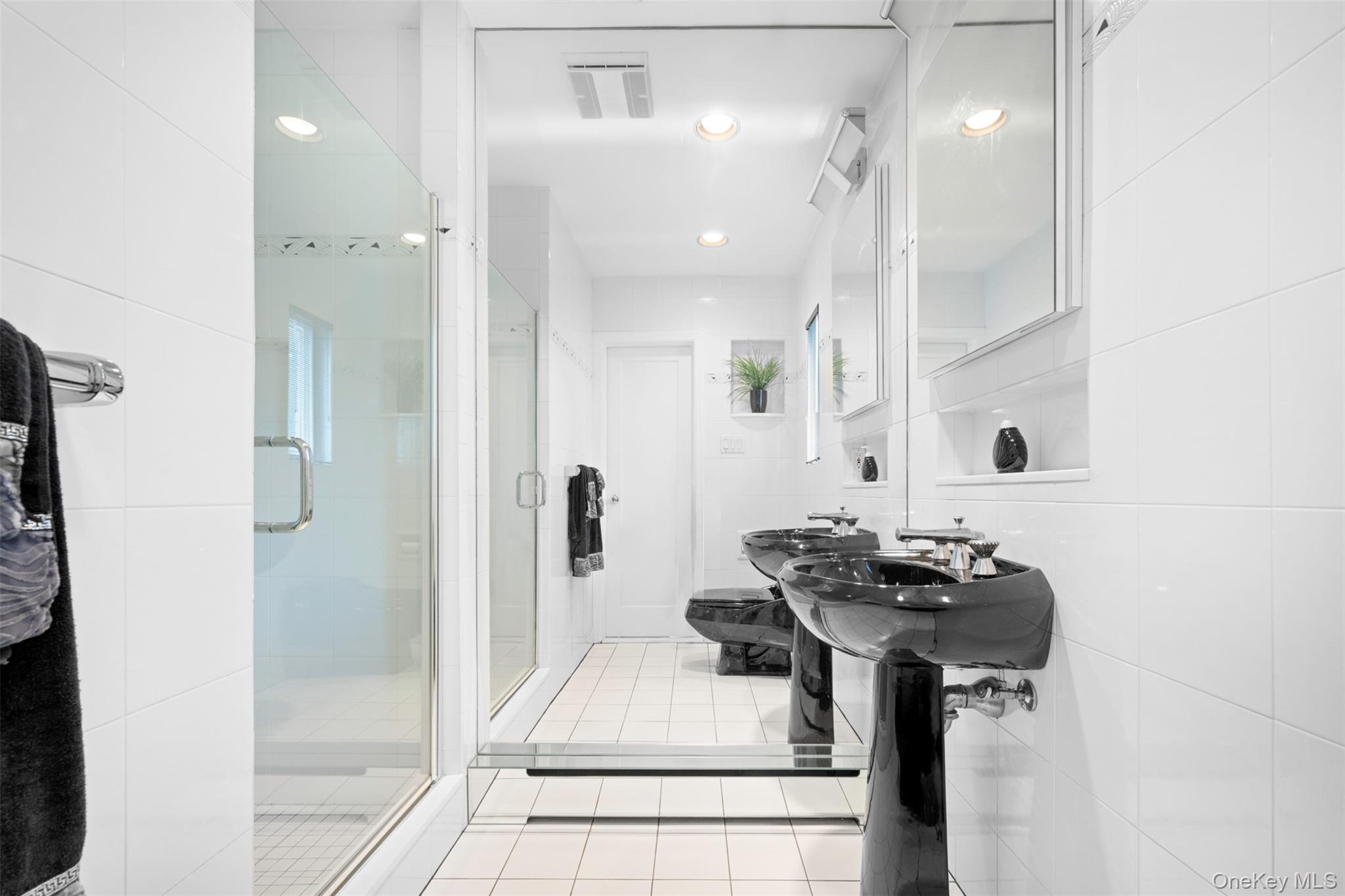 23 Parkside Drive, Great Neck, NY 11021