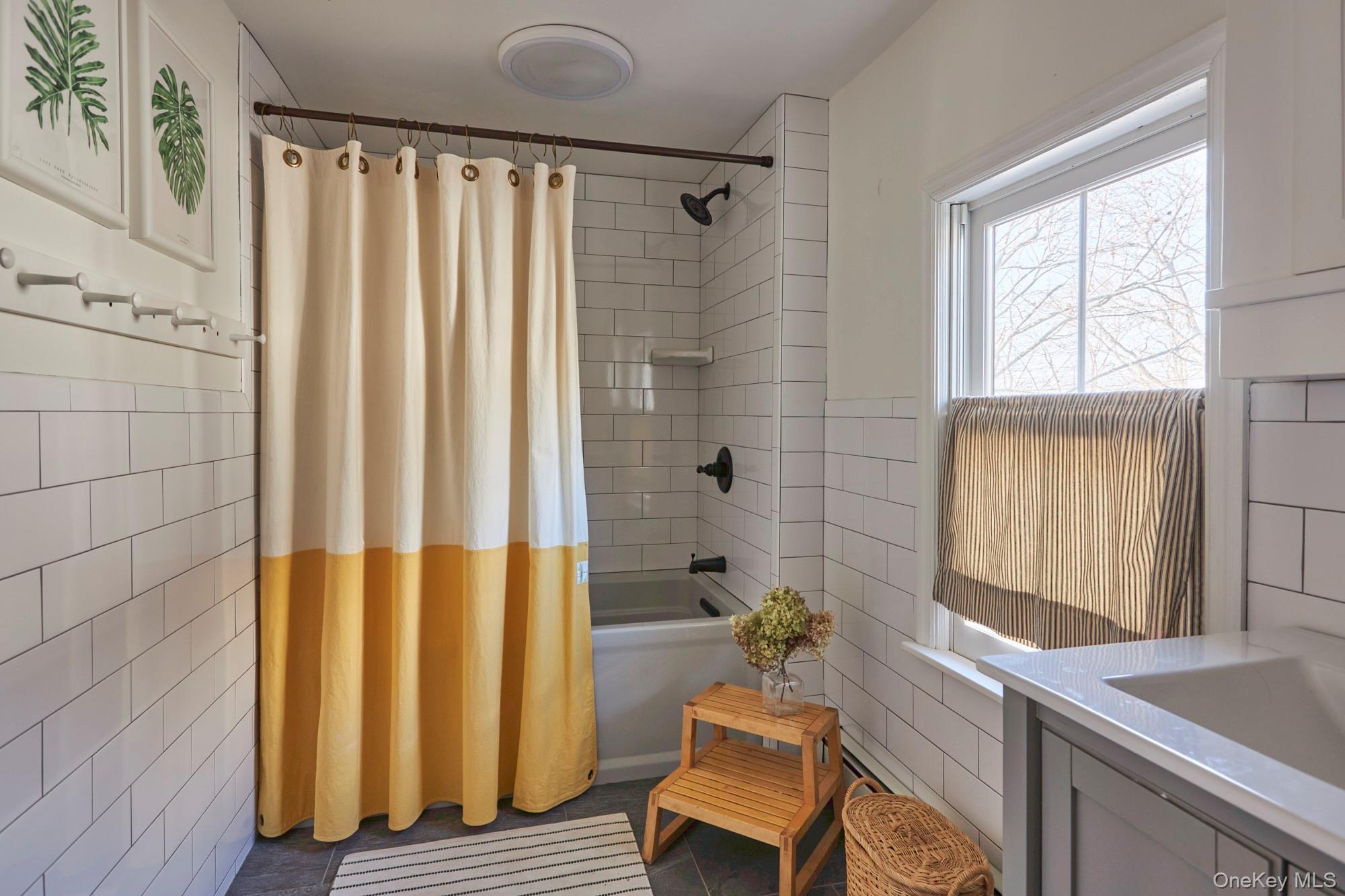 41 Grinnell Street, Rhinecliff, NY 12574