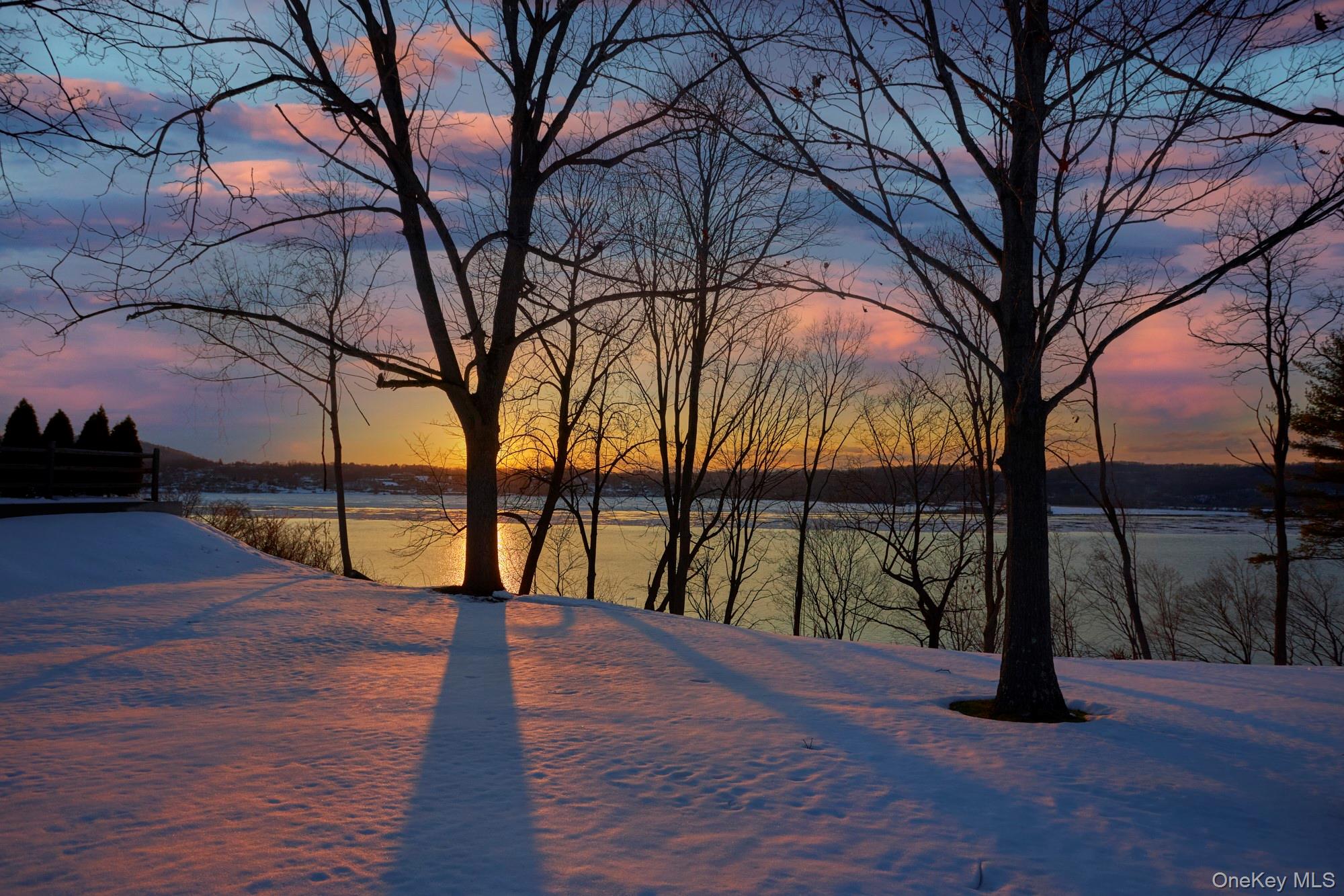 41 Grinnell Street, Rhinecliff, NY 12574