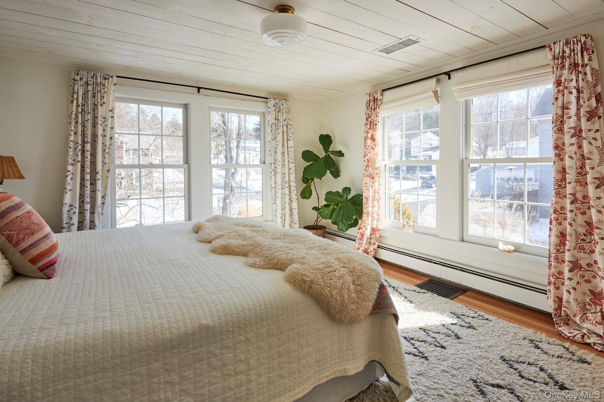 41 Grinnell Street, Rhinecliff, NY 12574