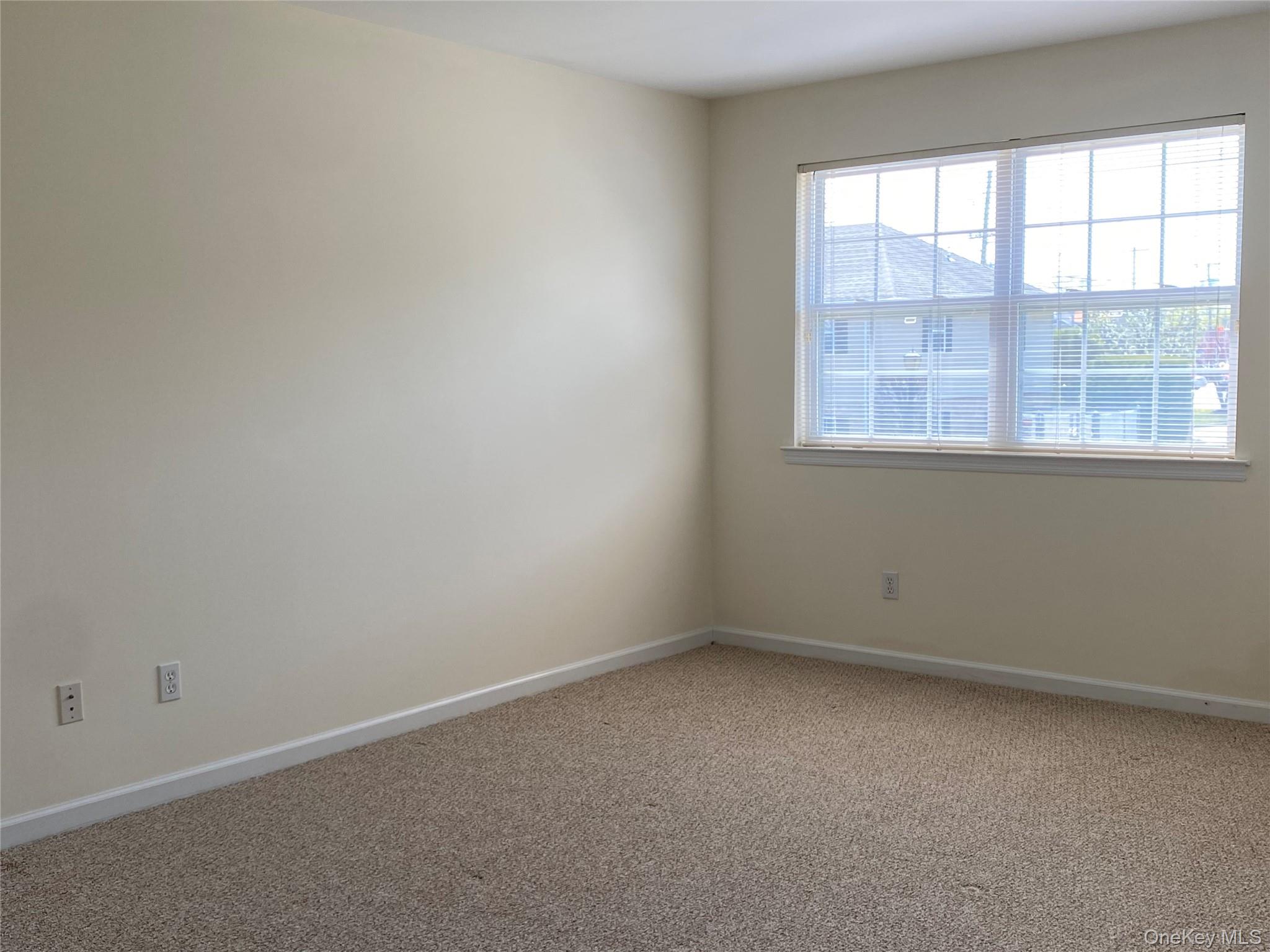 7 Dominick Court # 7, Lindenhurst, NY 11757