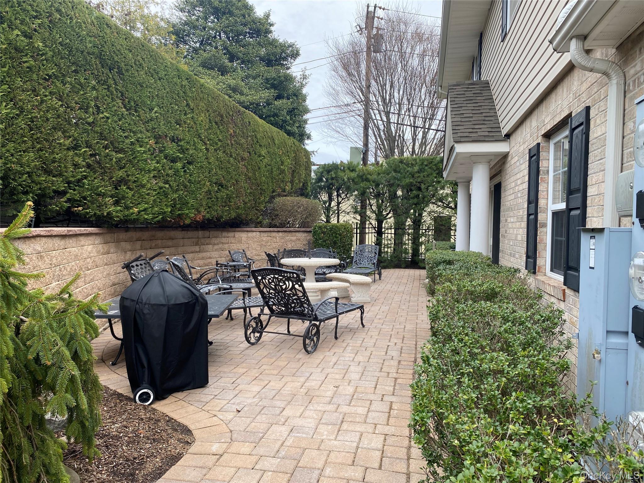 7 Dominick Court # 7, Lindenhurst, NY 11757