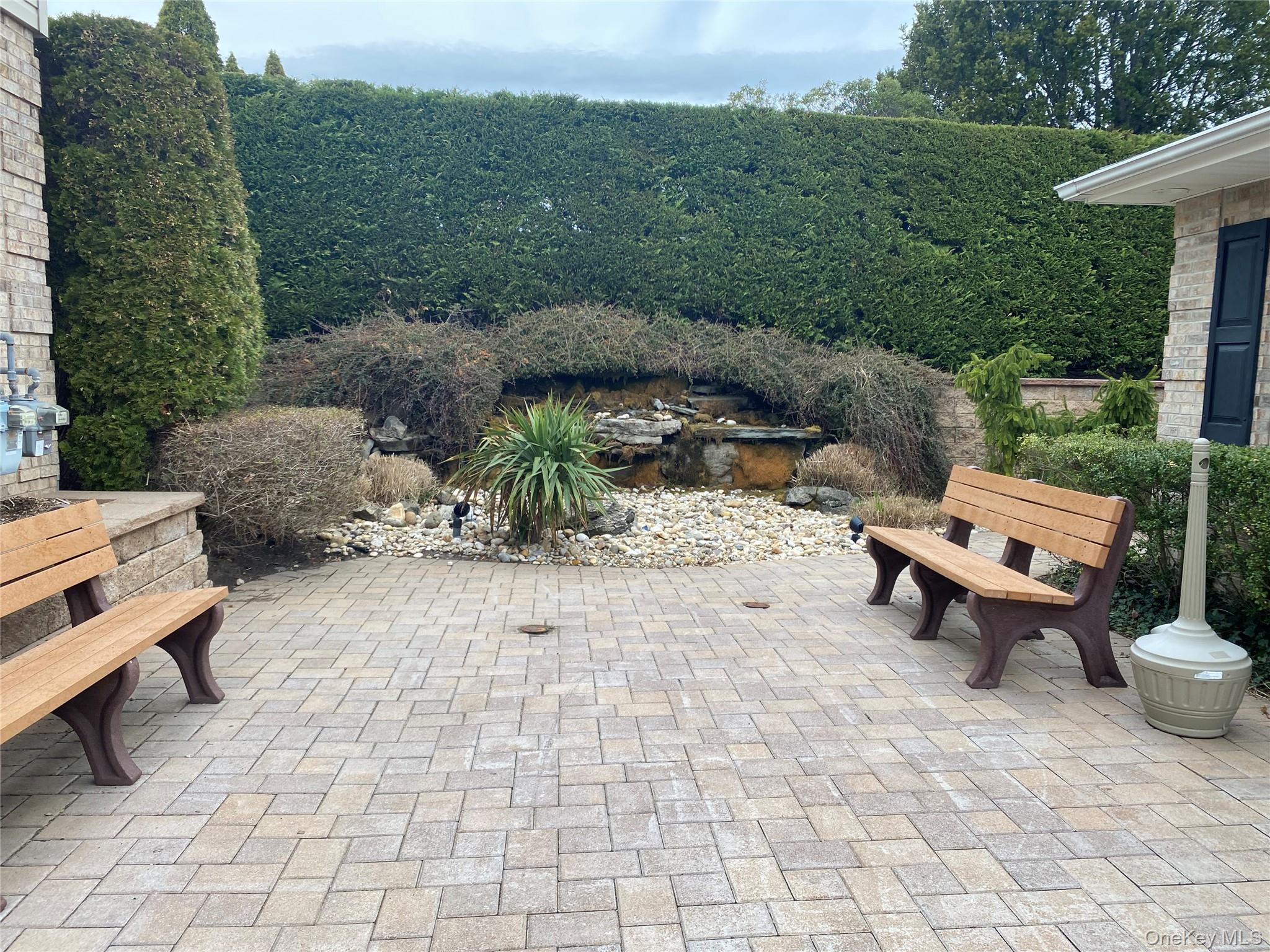 7 Dominick Court # 7, Lindenhurst, NY 11757