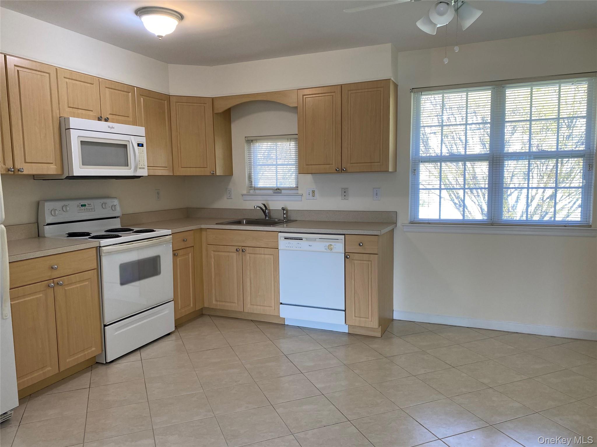 7 Dominick Court # 7, Lindenhurst, NY 11757