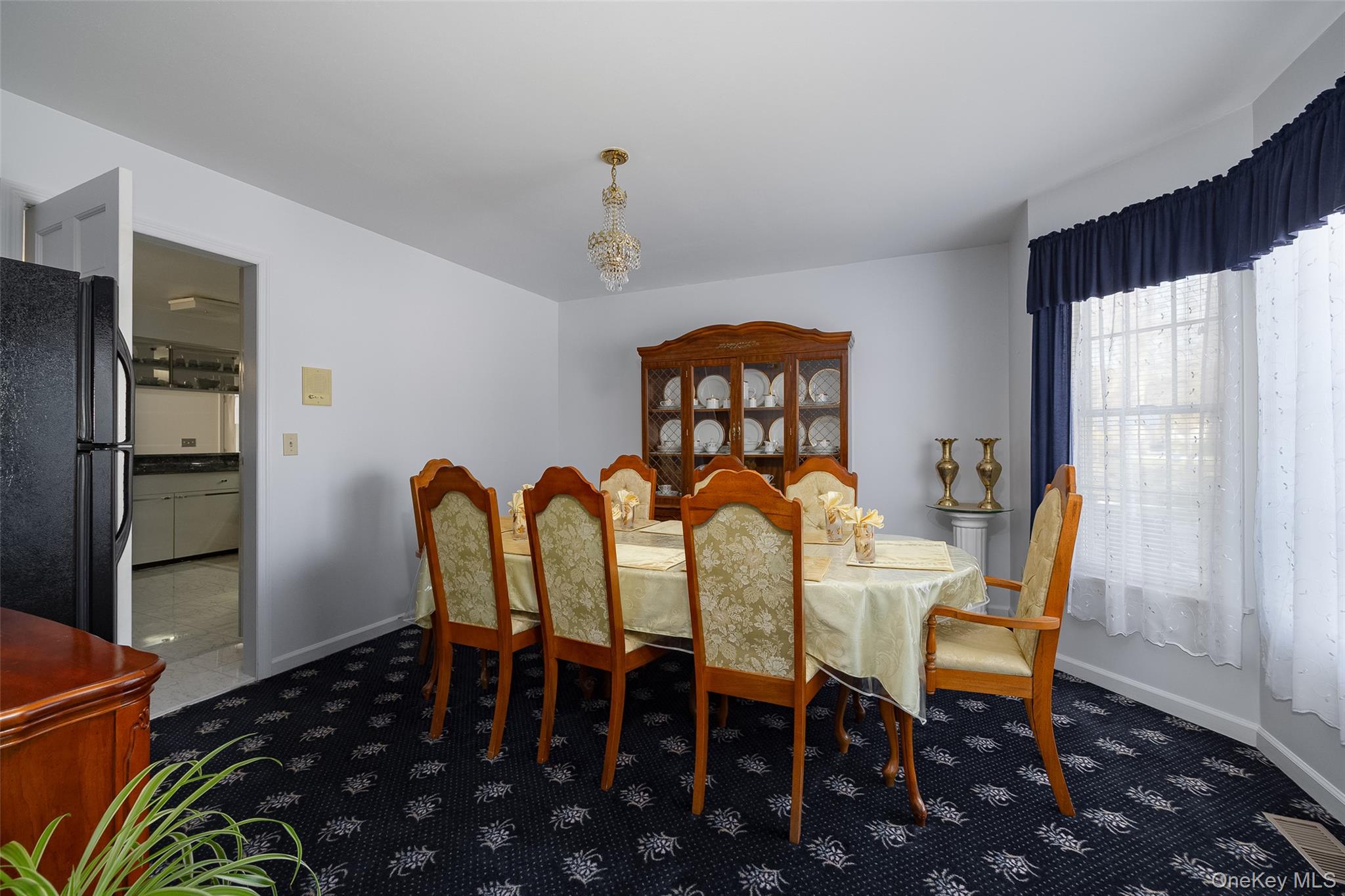 8 Toms Way, Poughkeepsie, NY 12603