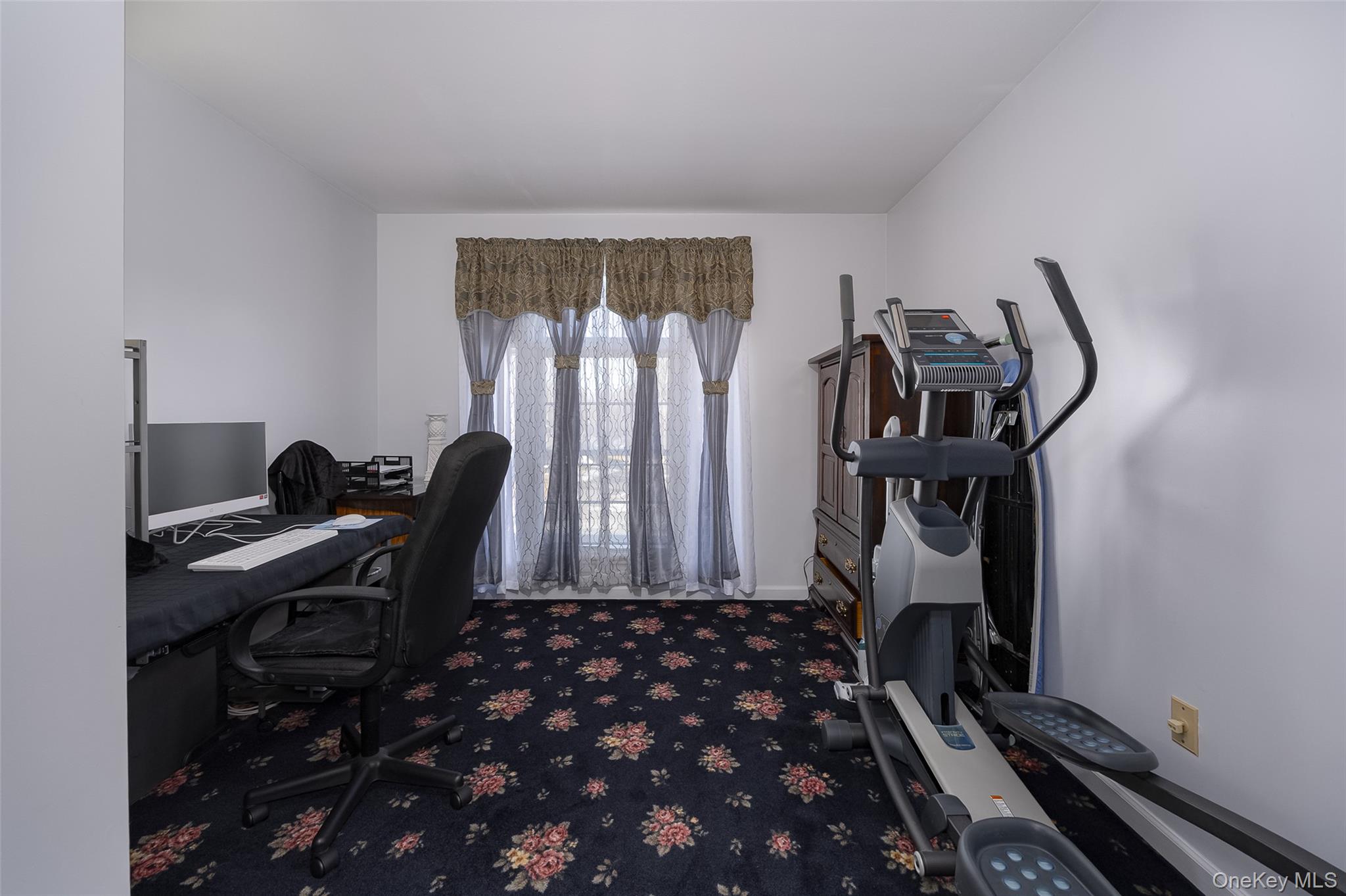 8 Toms Way, Poughkeepsie, NY 12603