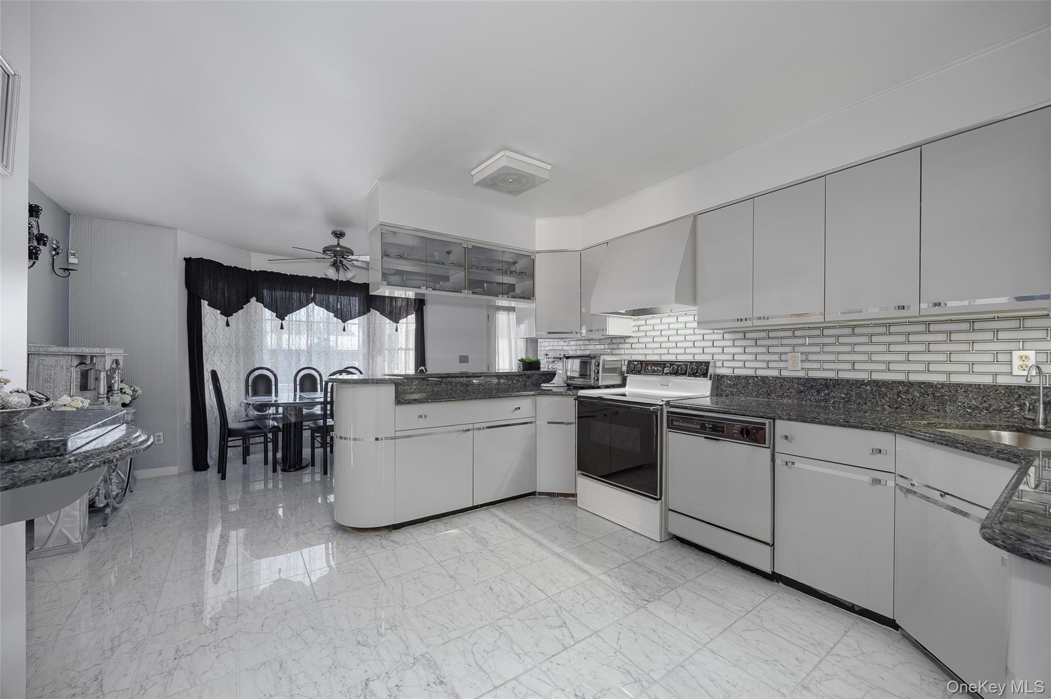 8 Toms Way, Poughkeepsie, NY 12603