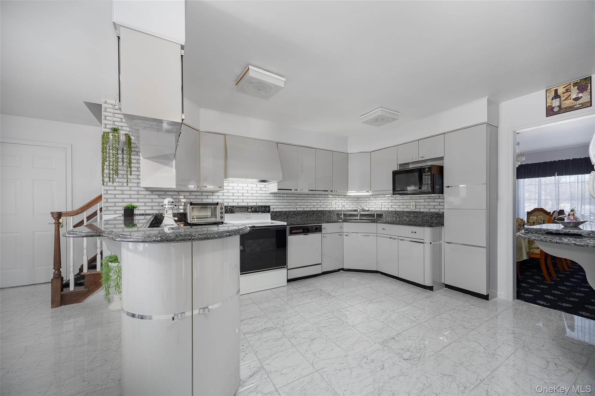 8 Toms Way, Poughkeepsie, NY 12603