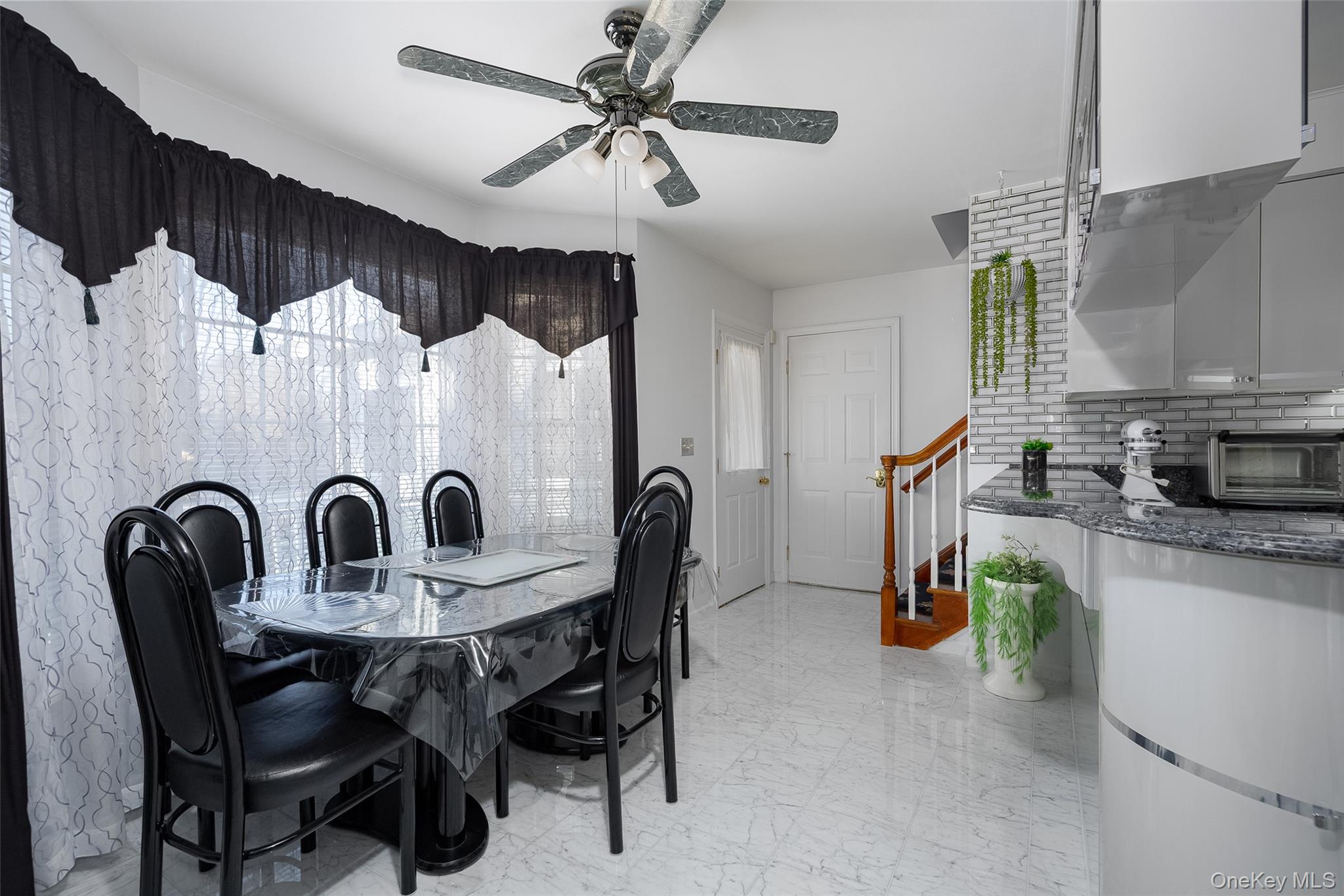 8 Toms Way, Poughkeepsie, NY 12603