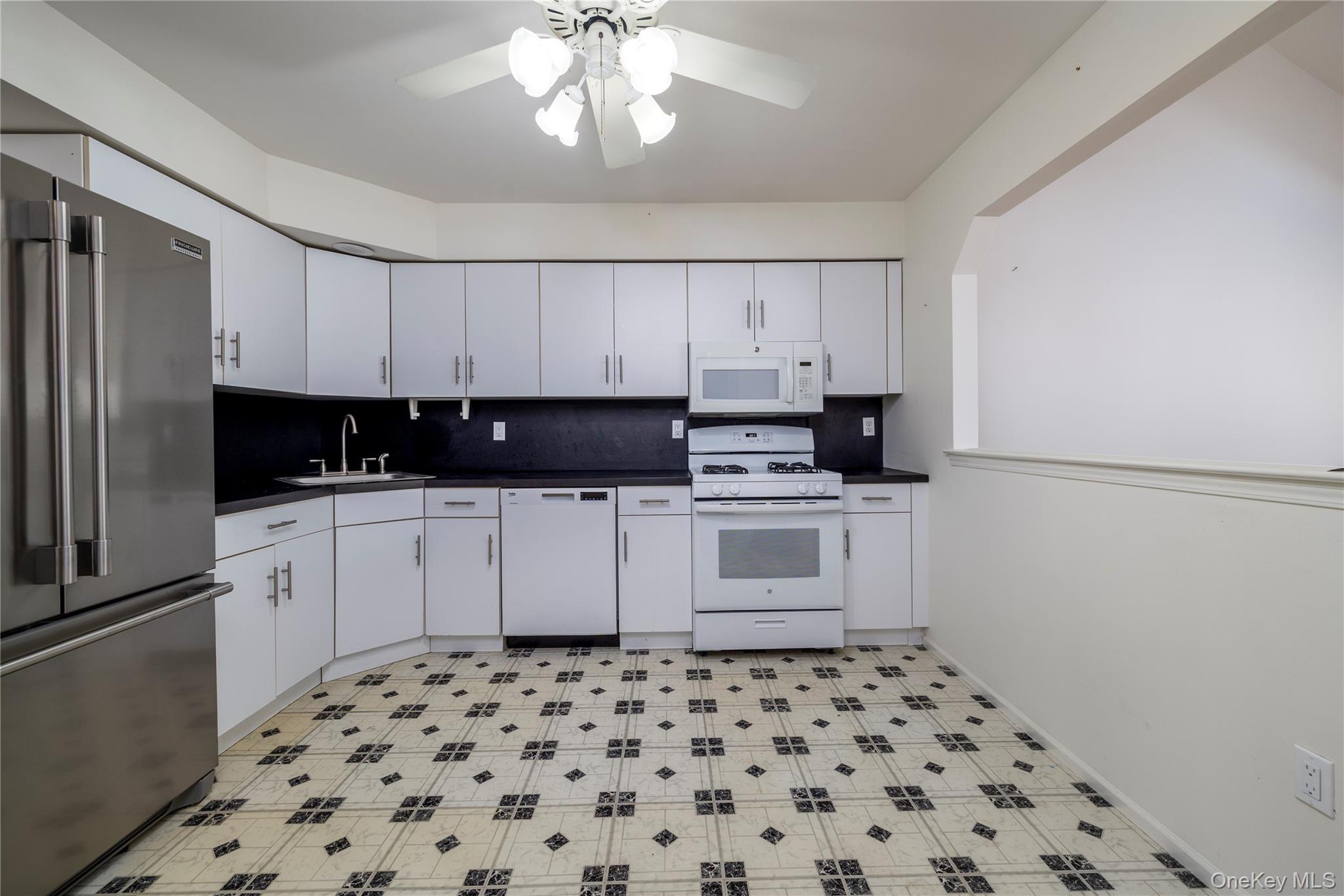 22 Ridgewood Drive, Wantagh, NY 11793