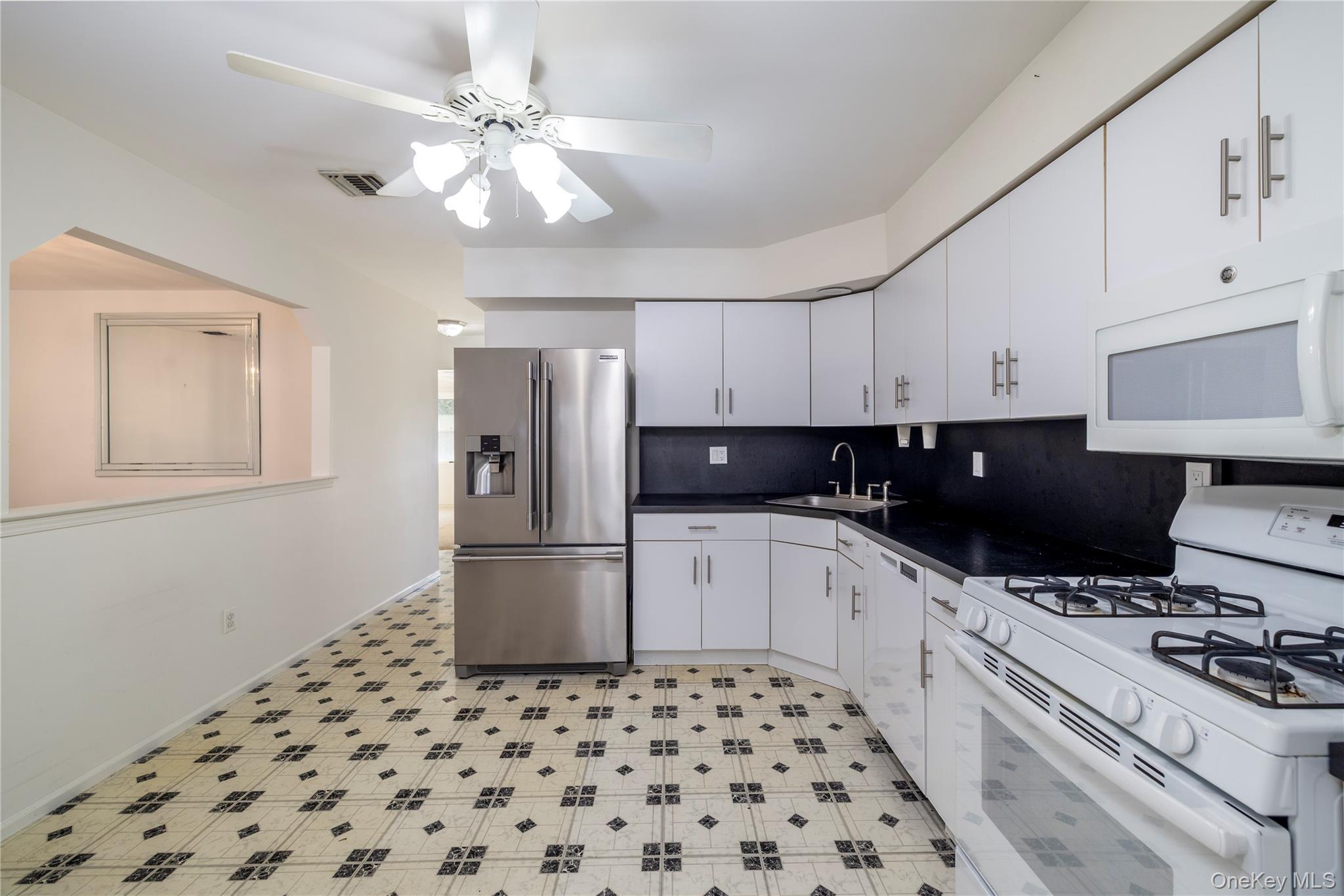 22 Ridgewood Drive, Wantagh, NY 11793