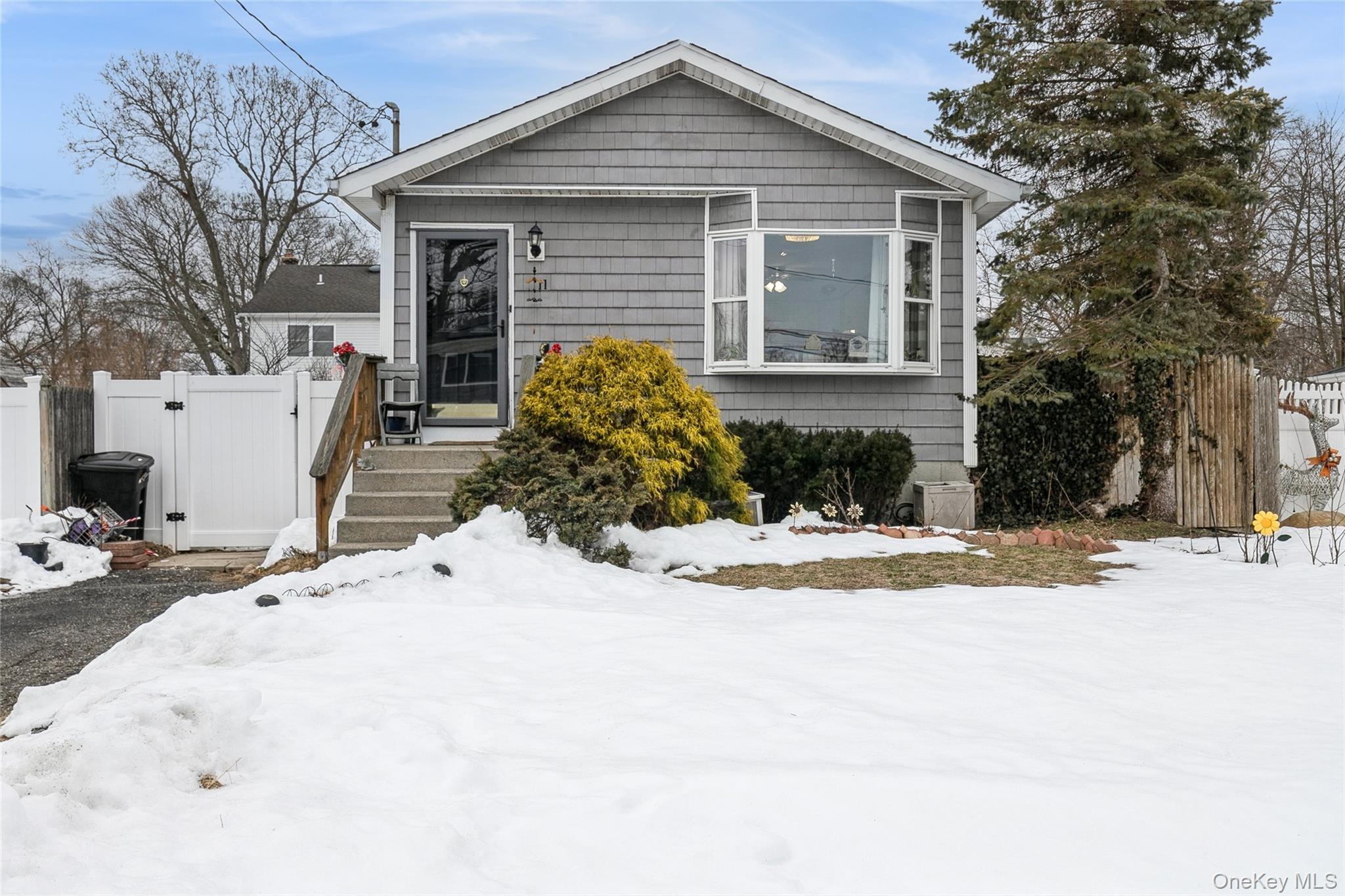 11 Olive Street, Lake Grove, NY 11755